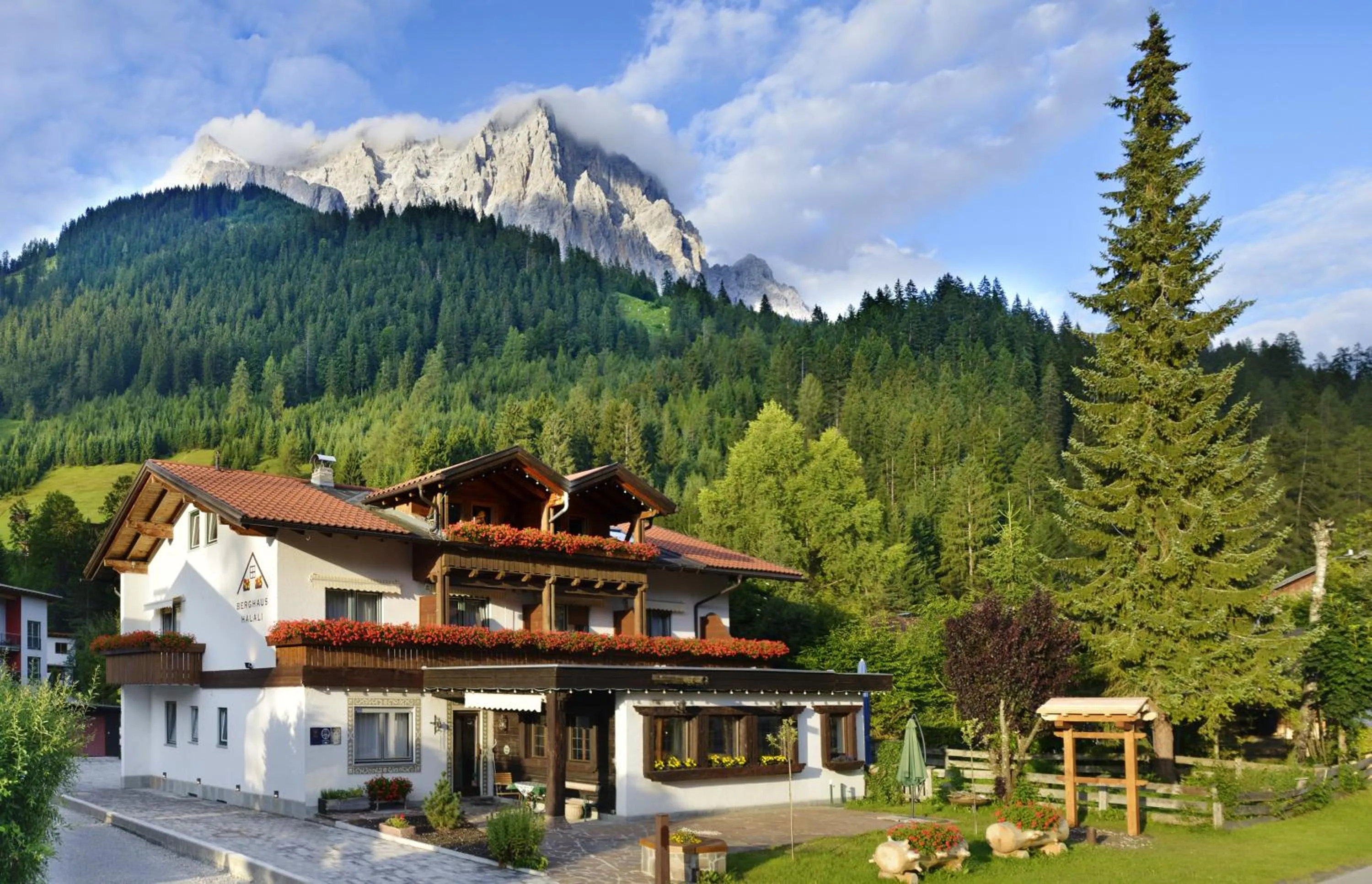 Property building in Das Halali - dein kleines Hotel an der Zugspitze