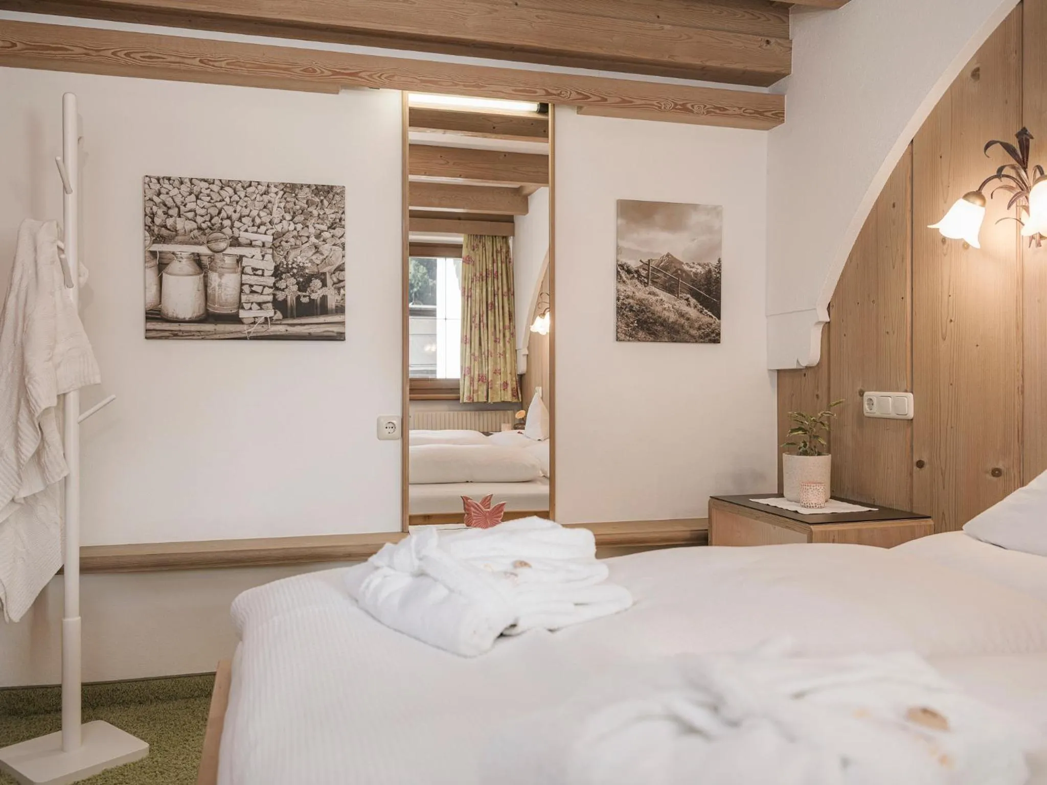 Bedroom, Bed in Apparthotel "Landhaus Veronika"