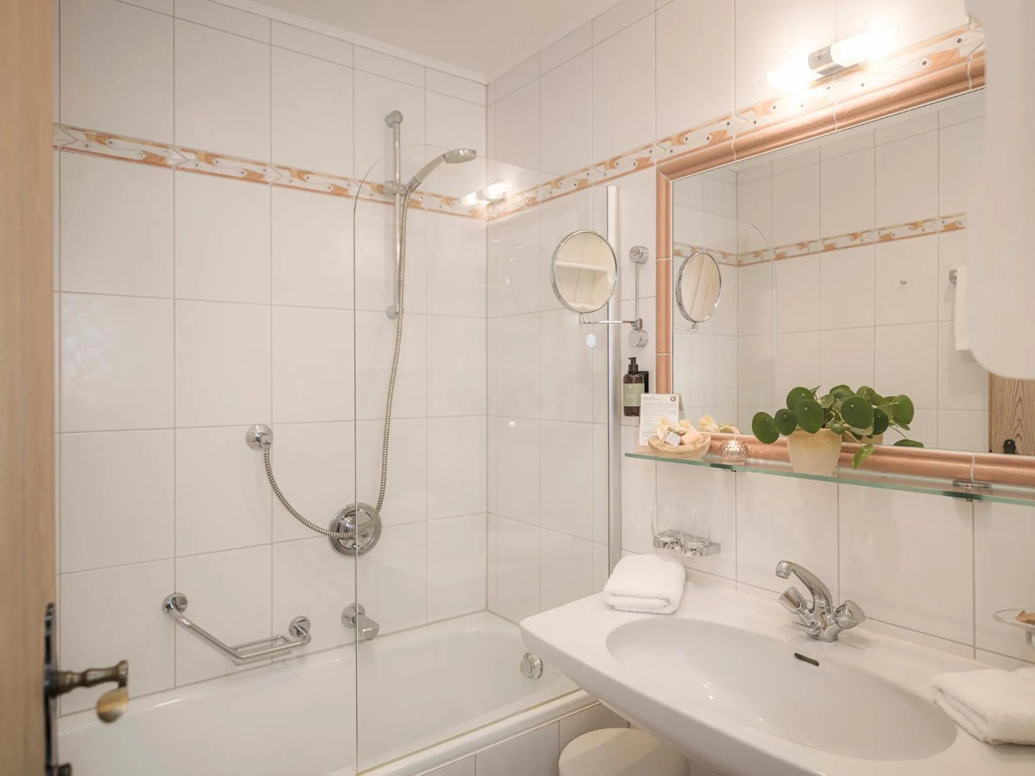 Bathroom in Apparthotel "Landhaus Veronika"