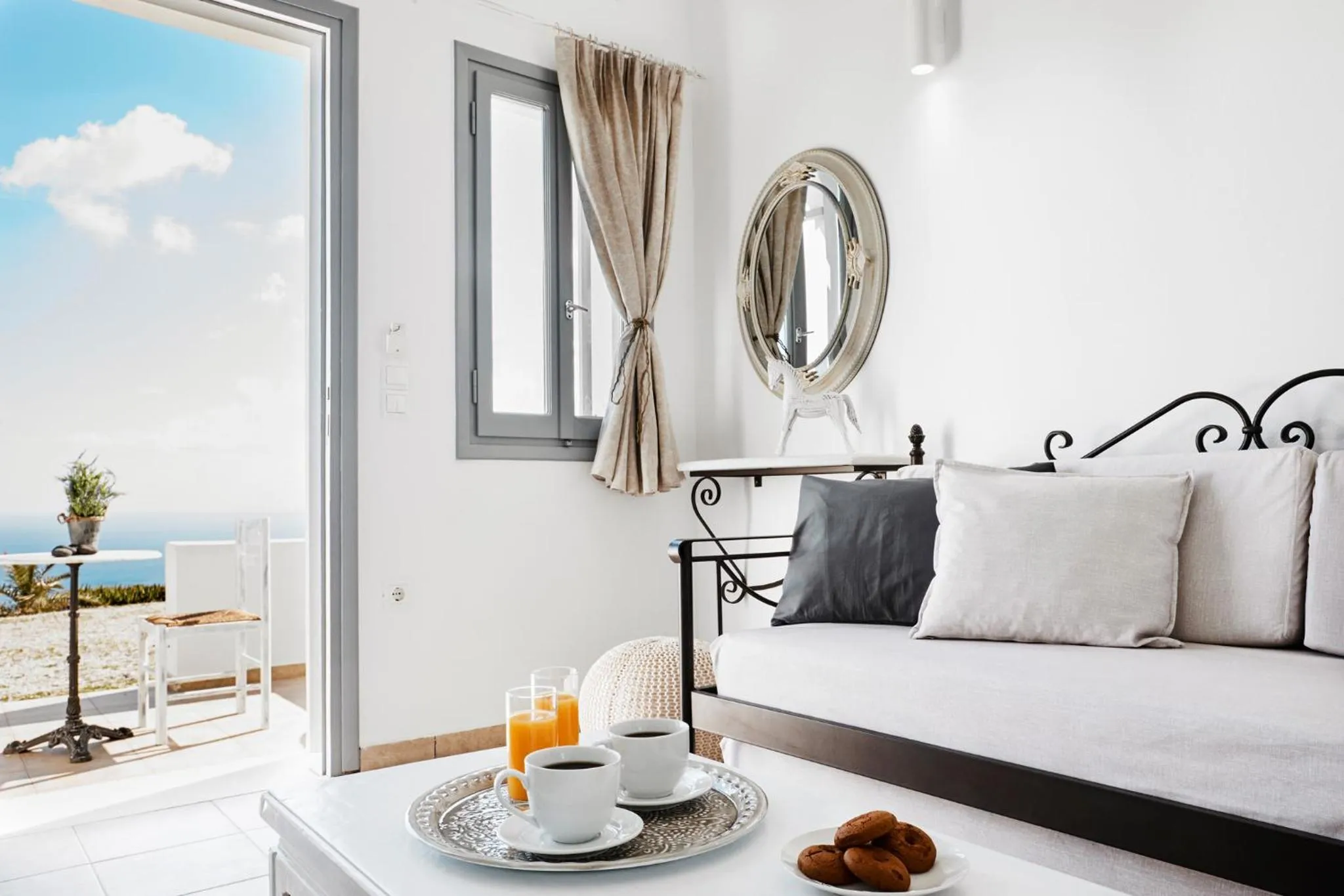 Time of day, Bed in Golden East