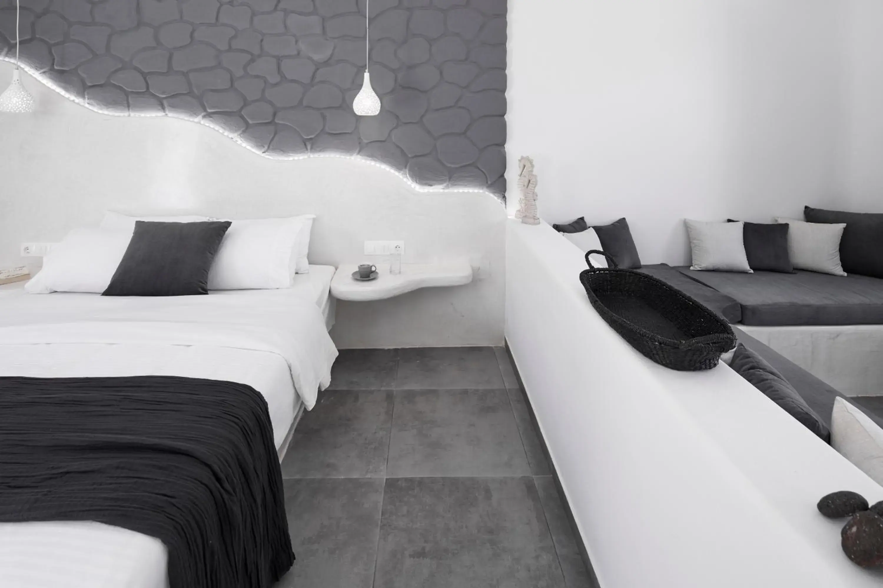 Time of day, Bed in Golden East Time of day, Bed in Golden East