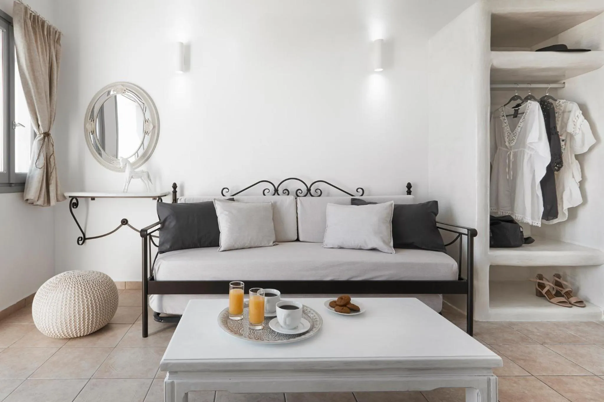 Time of day, Bed in Golden East