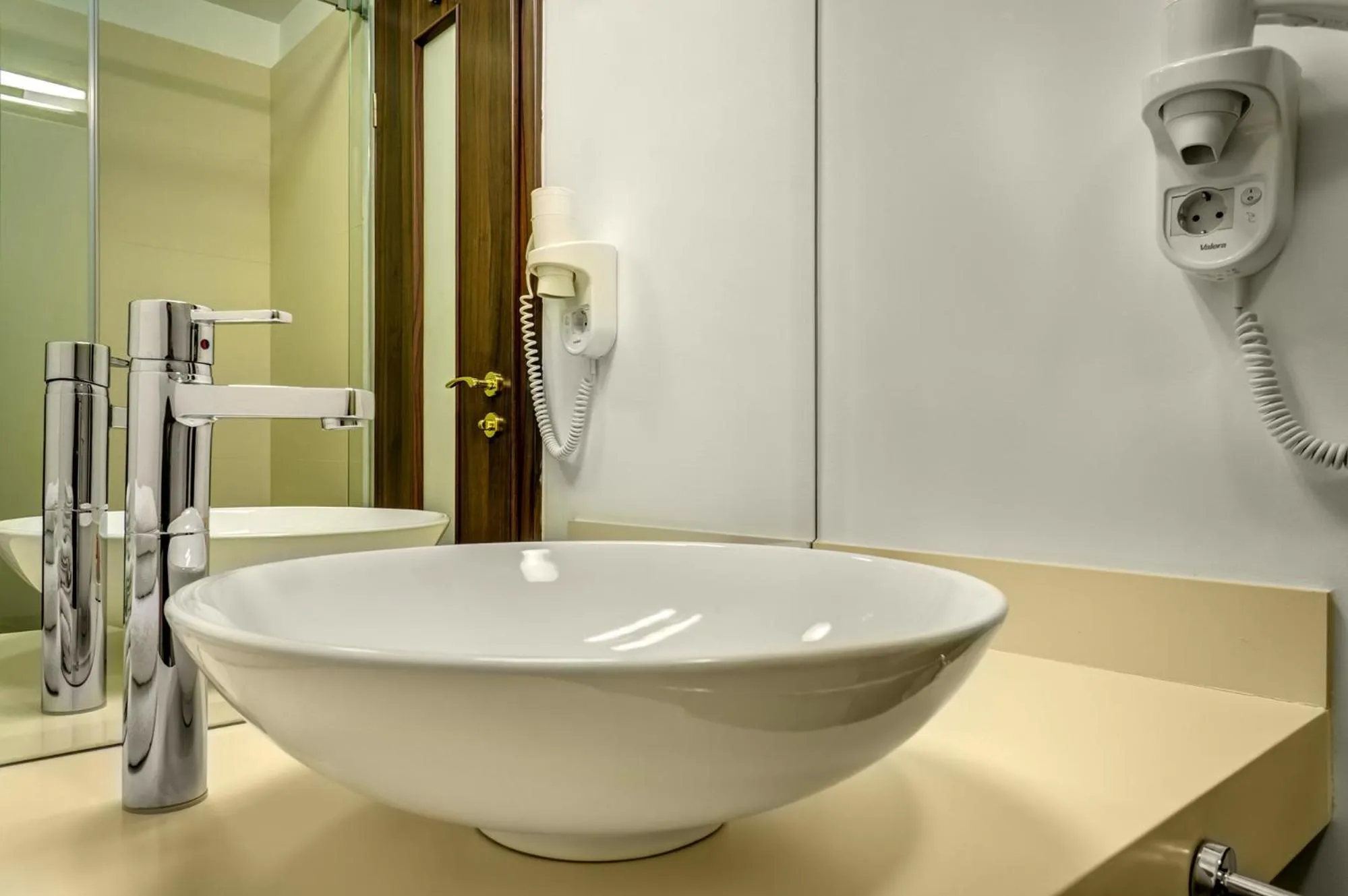 Bathroom in Capitol Hotel