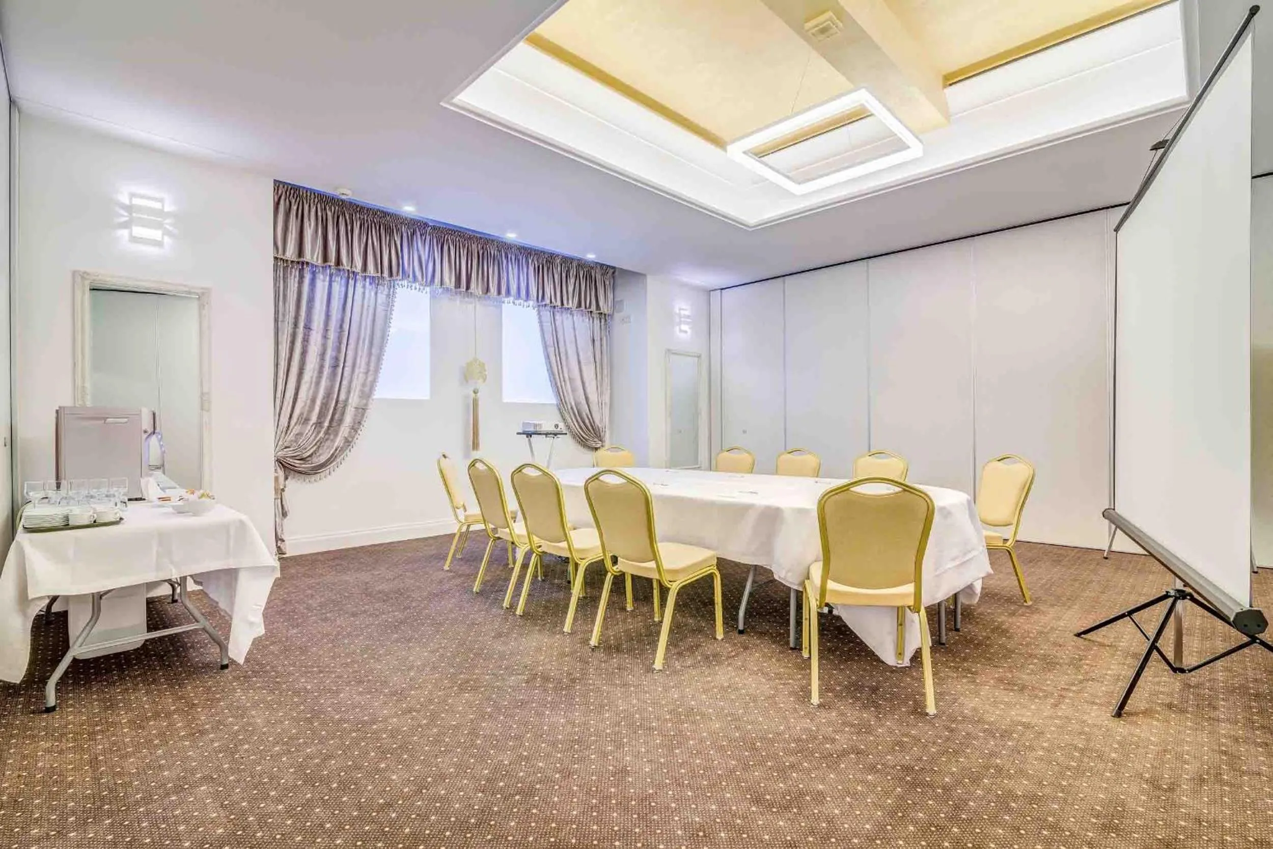 Meeting/conference room in Capitol Hotel