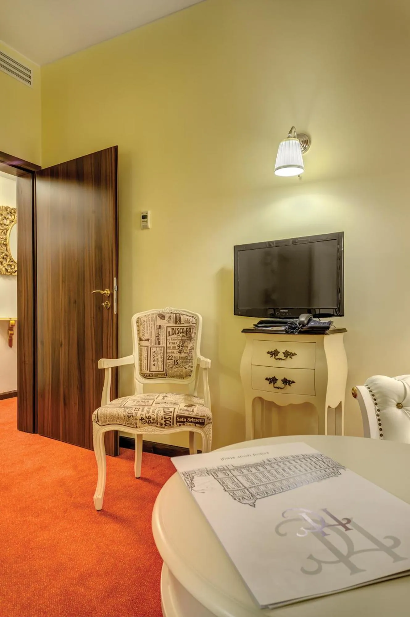 Decorative detail in Capitol Hotel