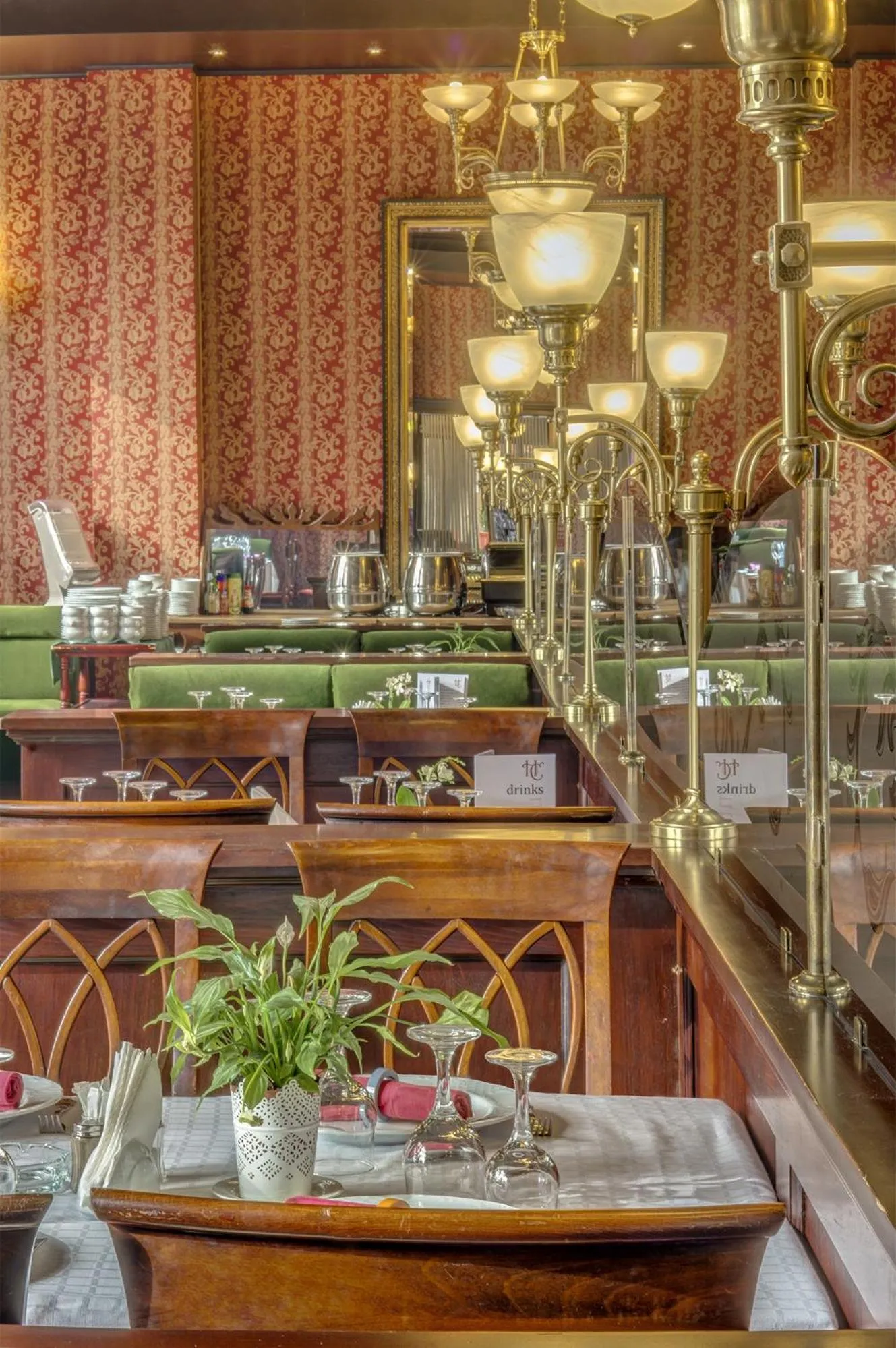 Restaurant/places to eat in Capitol Hotel