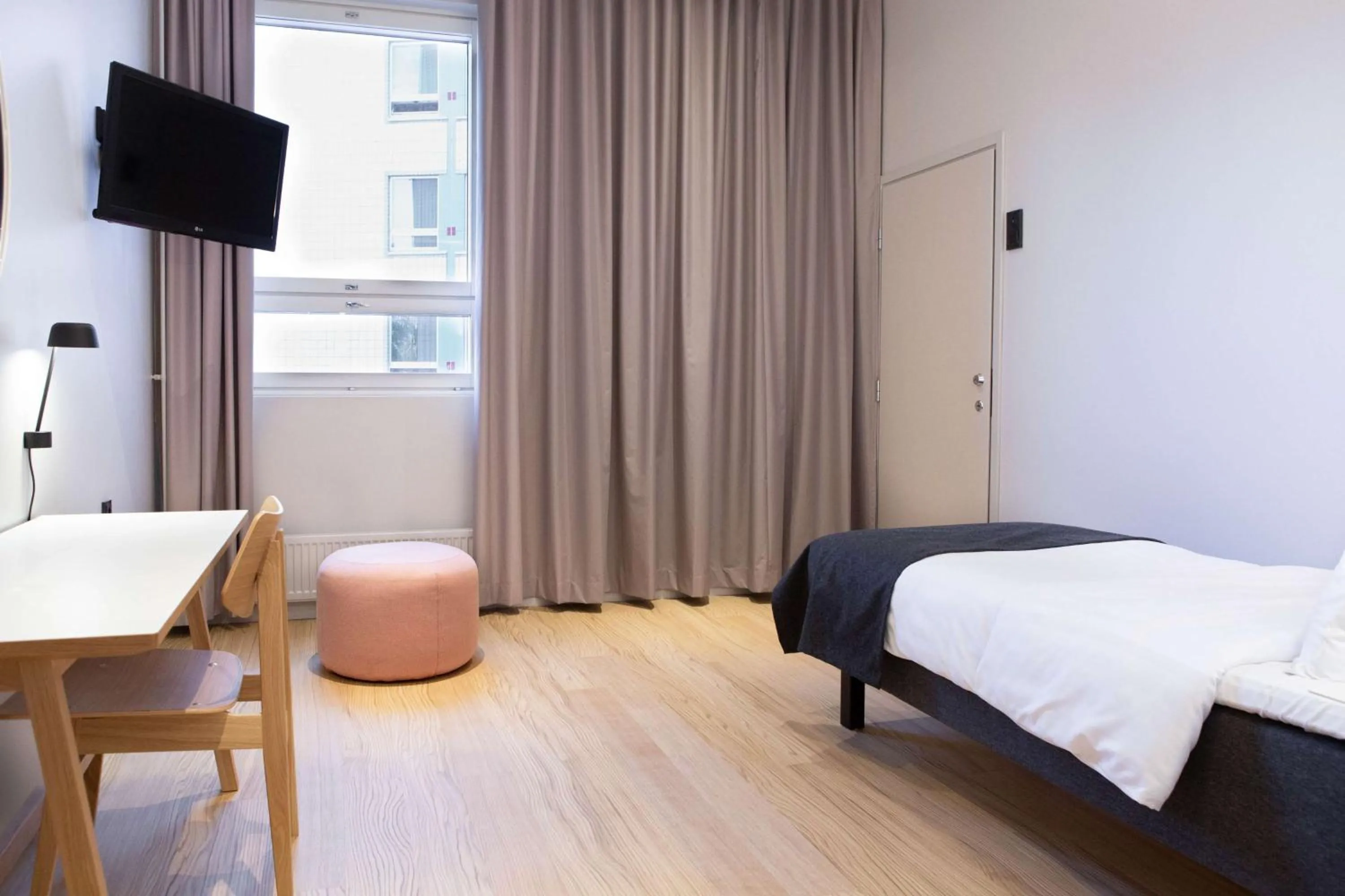 Bedroom, Bed in Scandic Helsinki Aviapolis