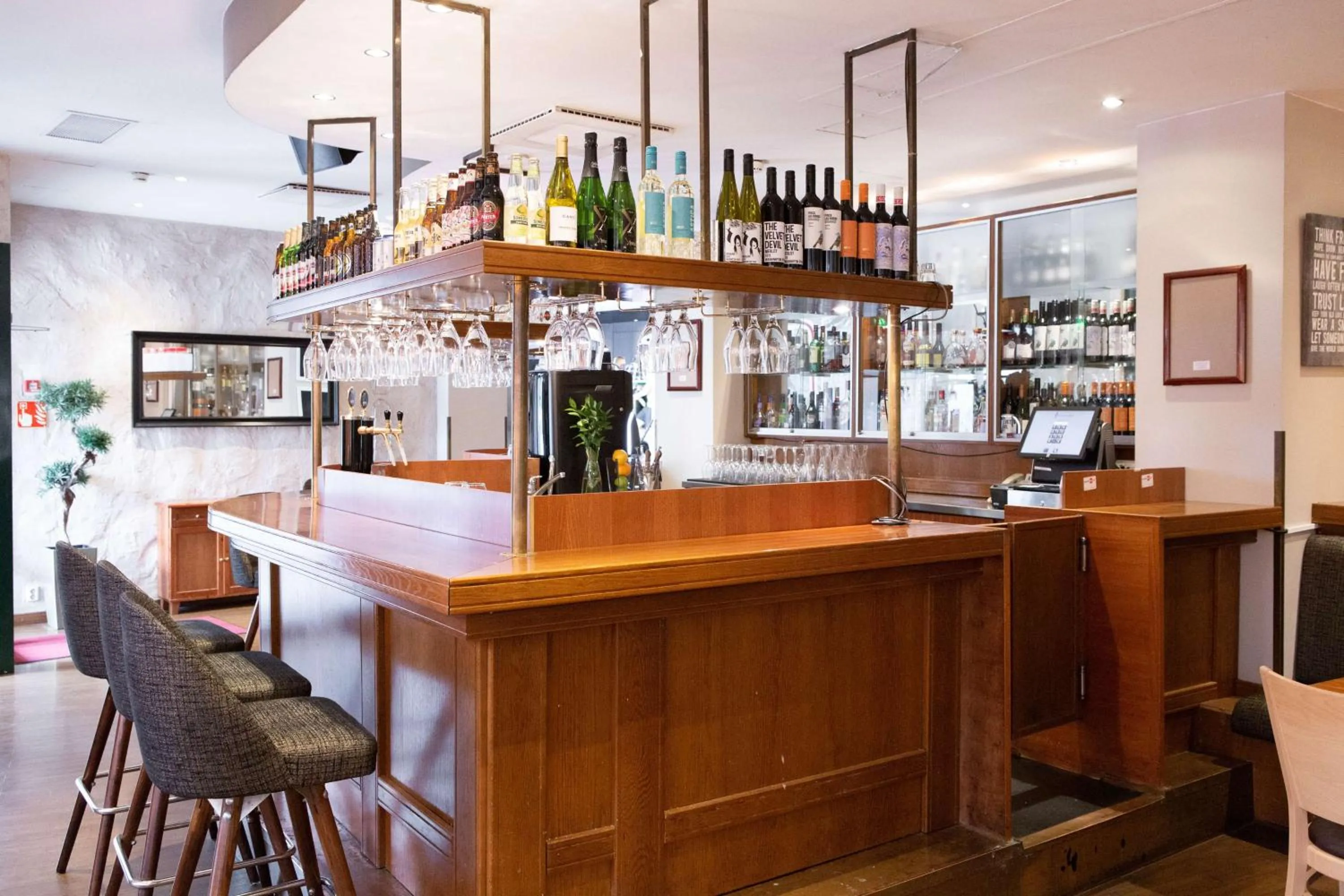 Lounge or bar in Scandic Helsinki Aviapolis