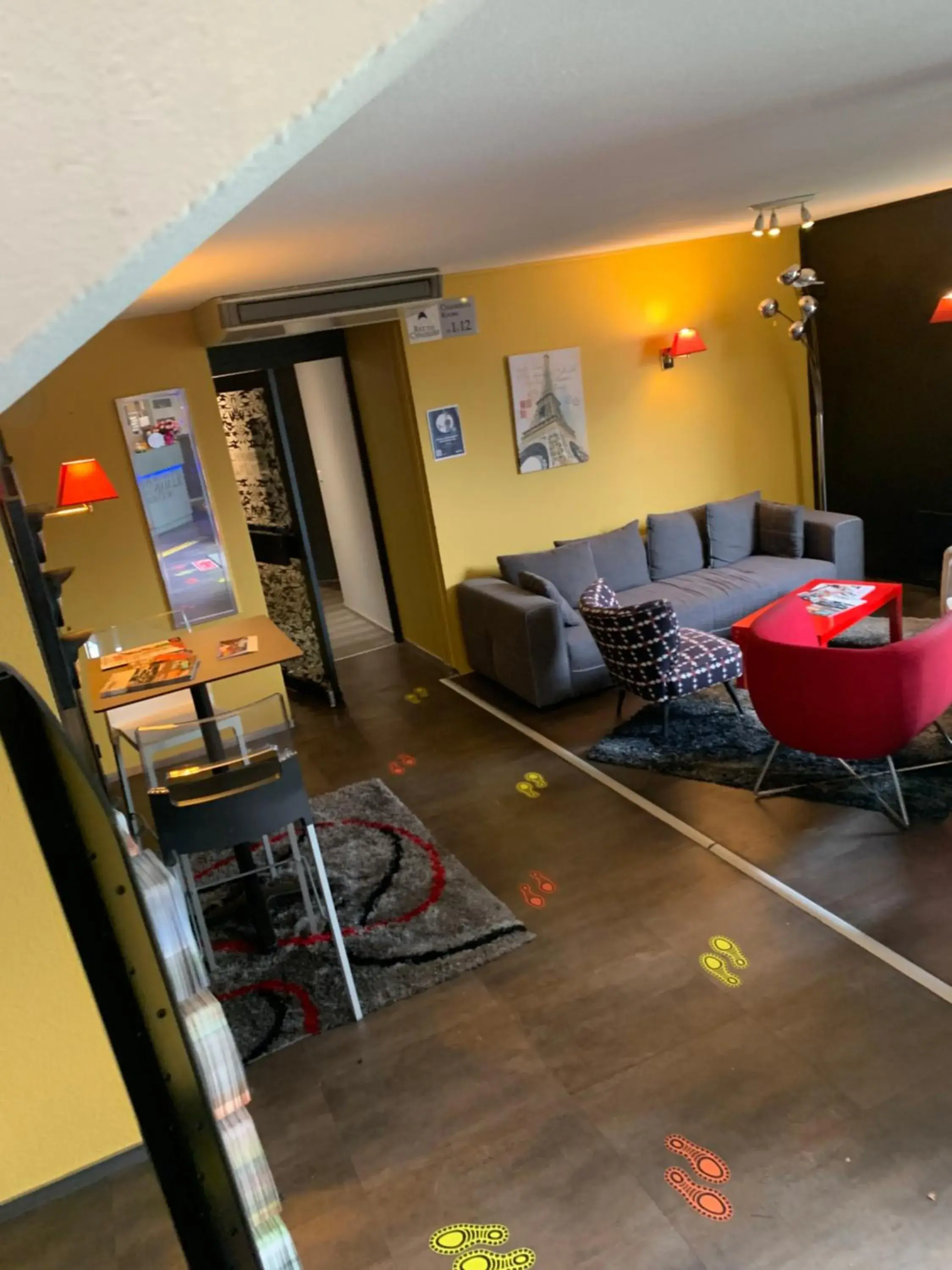 Living room in Hotel Restaurant Kyriad Brive Centre Living room in Hotel Restaurant Kyriad Brive Centre