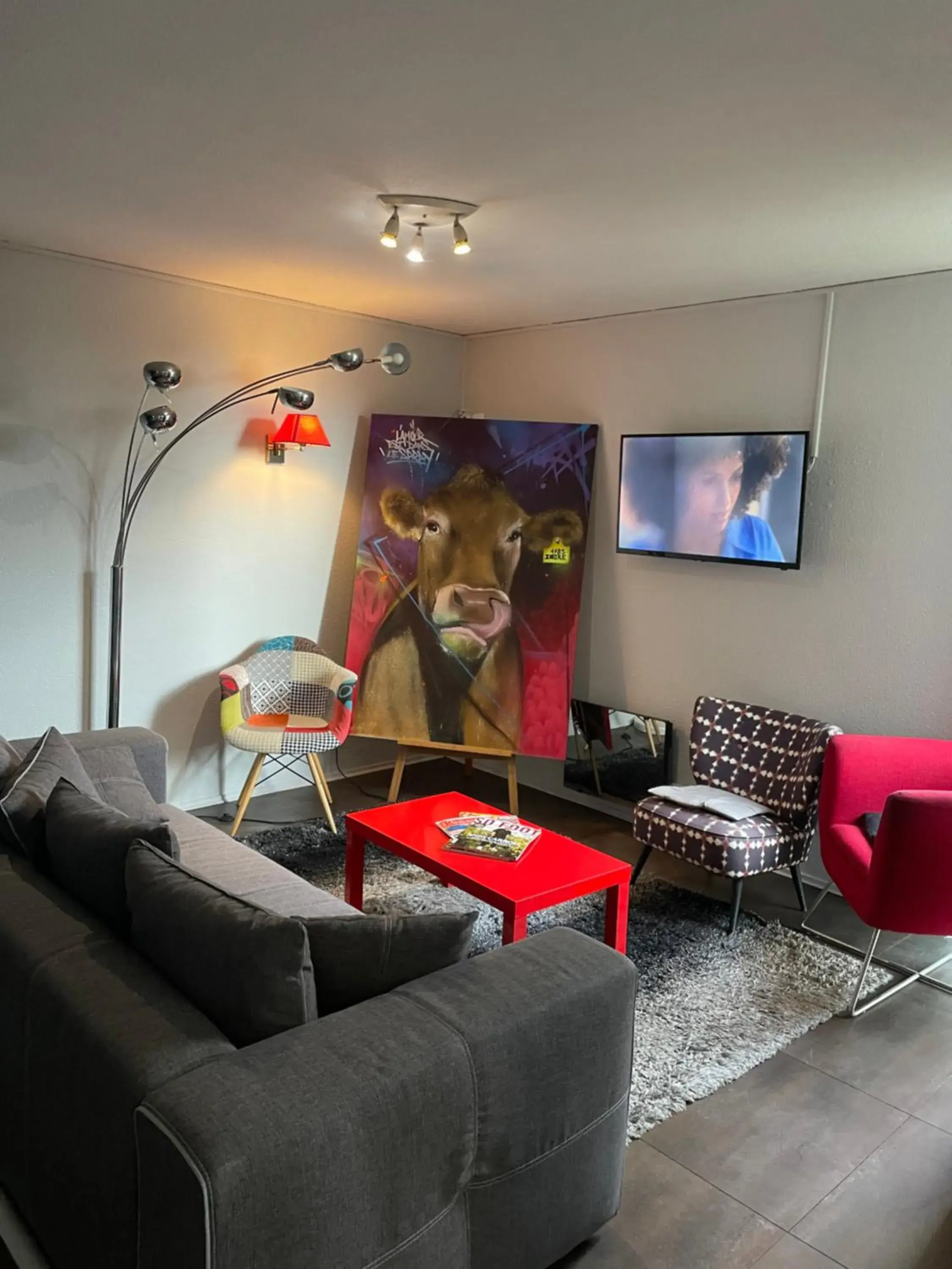 Communal lounge/ TV room in Hotel Restaurant Kyriad Brive Centre Communal lounge/ TV room in Hotel Restaurant Kyriad Brive Centre