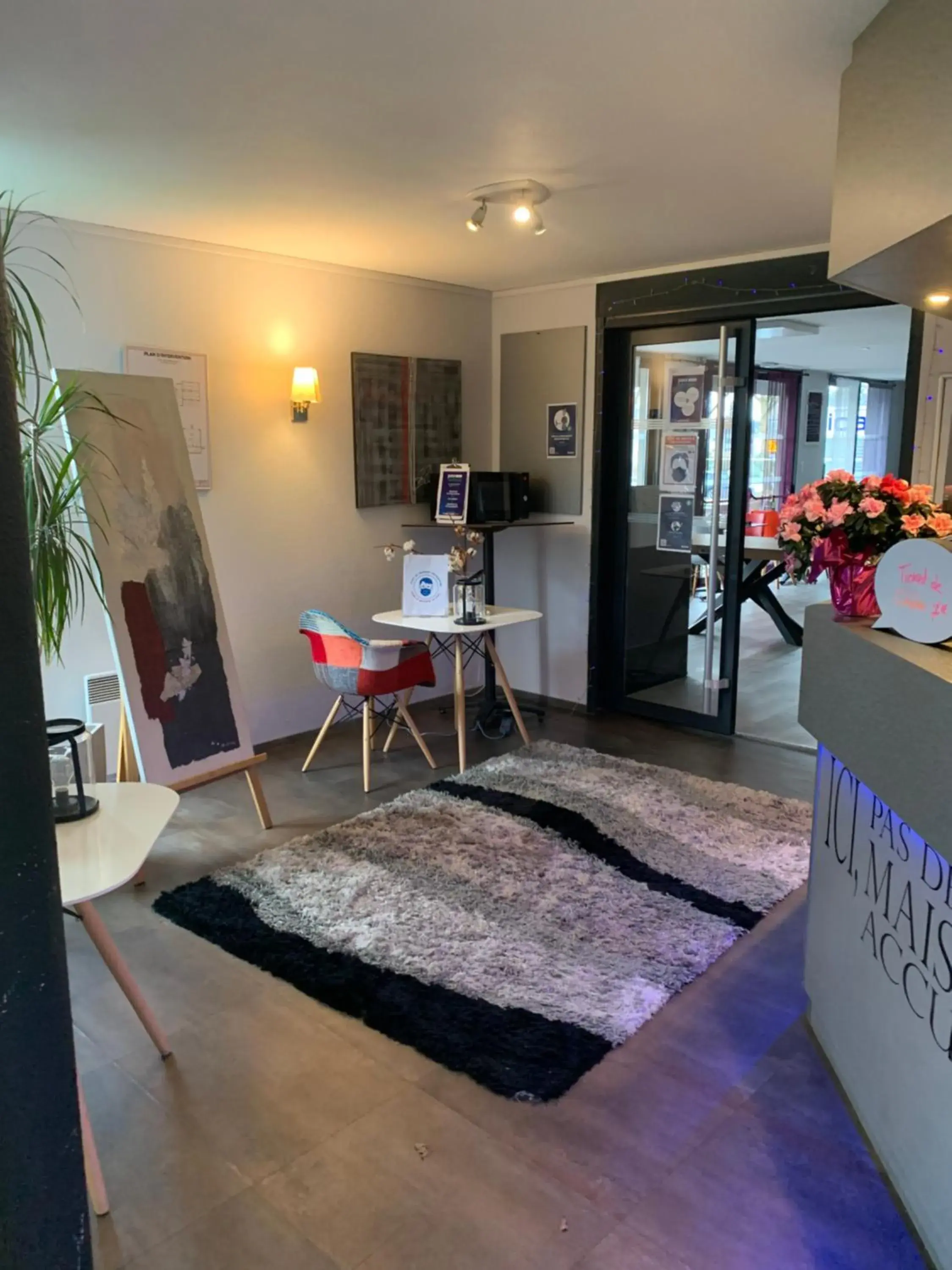 Living room in Hotel Restaurant Kyriad Brive Centre Living room in Hotel Restaurant Kyriad Brive Centre