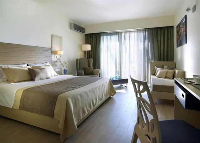 Bed in Filion Suites Resort & Spa