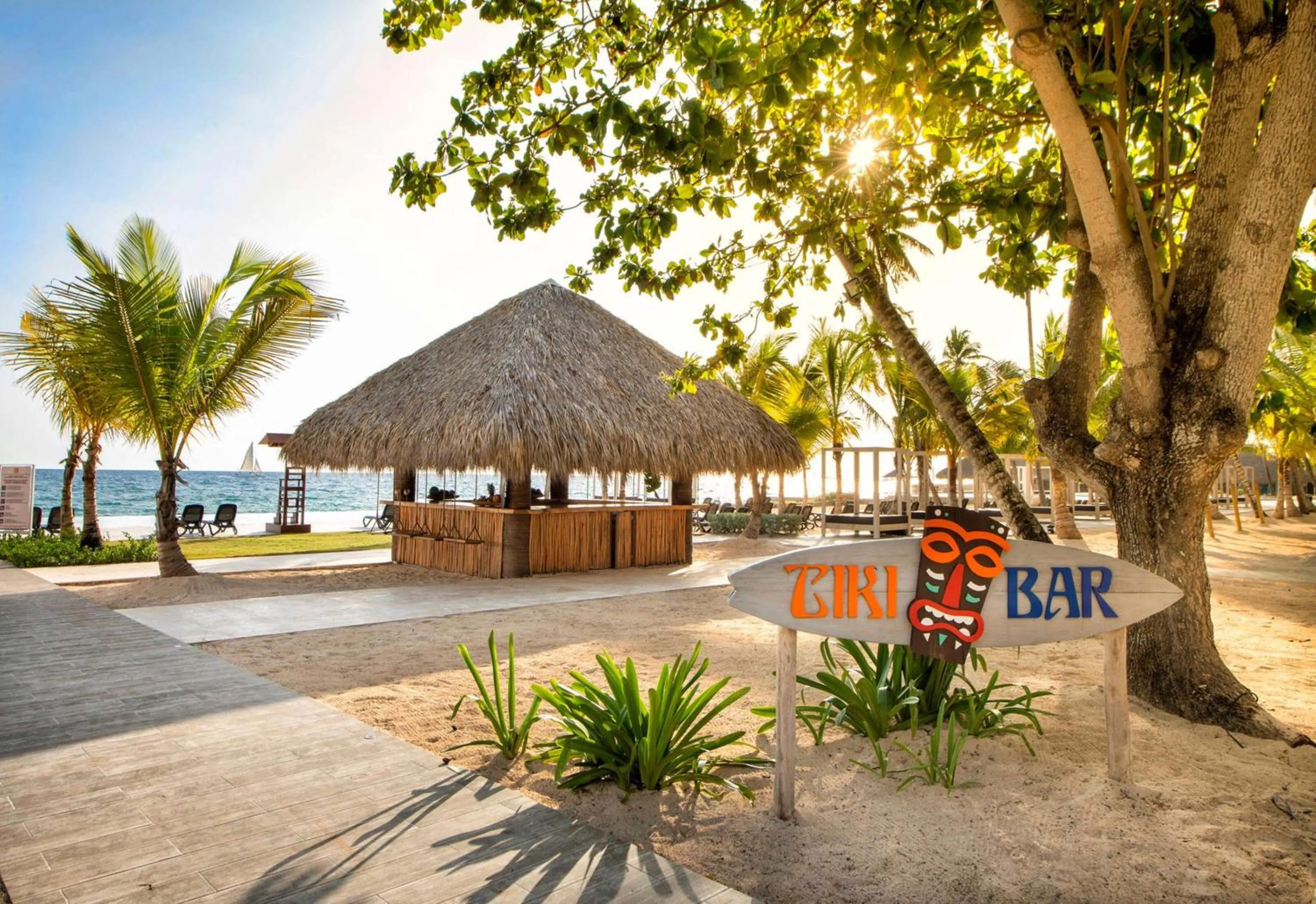 Lounge or bar in Viva Dominicus Beach by Wyndham, A Trademark All Inclusive