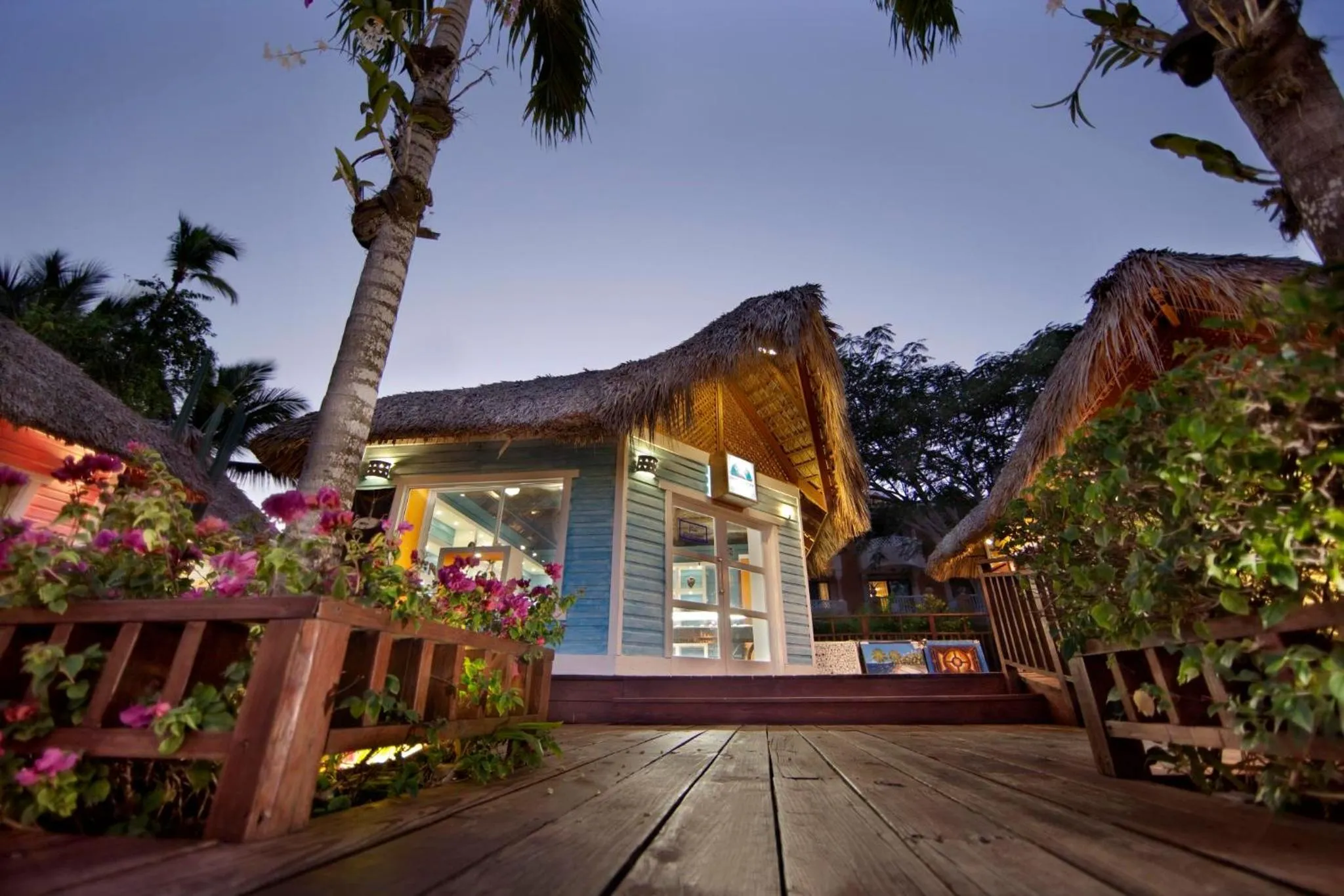 On-site shops in Viva Dominicus Palace by Wyndham, A Trademark All Inclusive