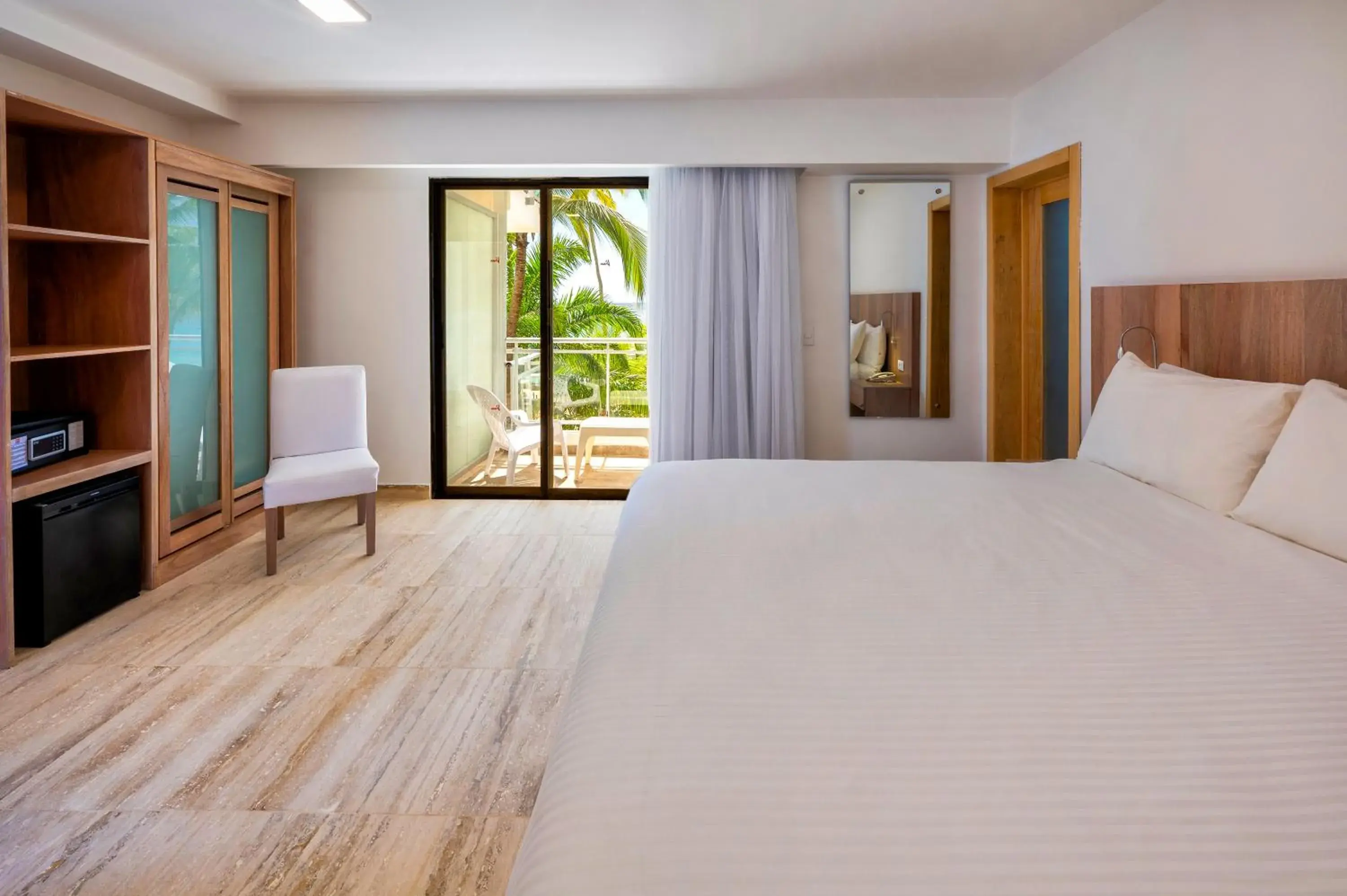 Superior Sea Front King Room - single occupancy - Non-Smoking in Viva Dominicus Palace by Wyndham, A Trademark All Inclusive Superior Sea Front King Room - single occupancy - Non-Smoking in Viva Dominicus Palace by Wyndham, A Trademark All Inclusive
