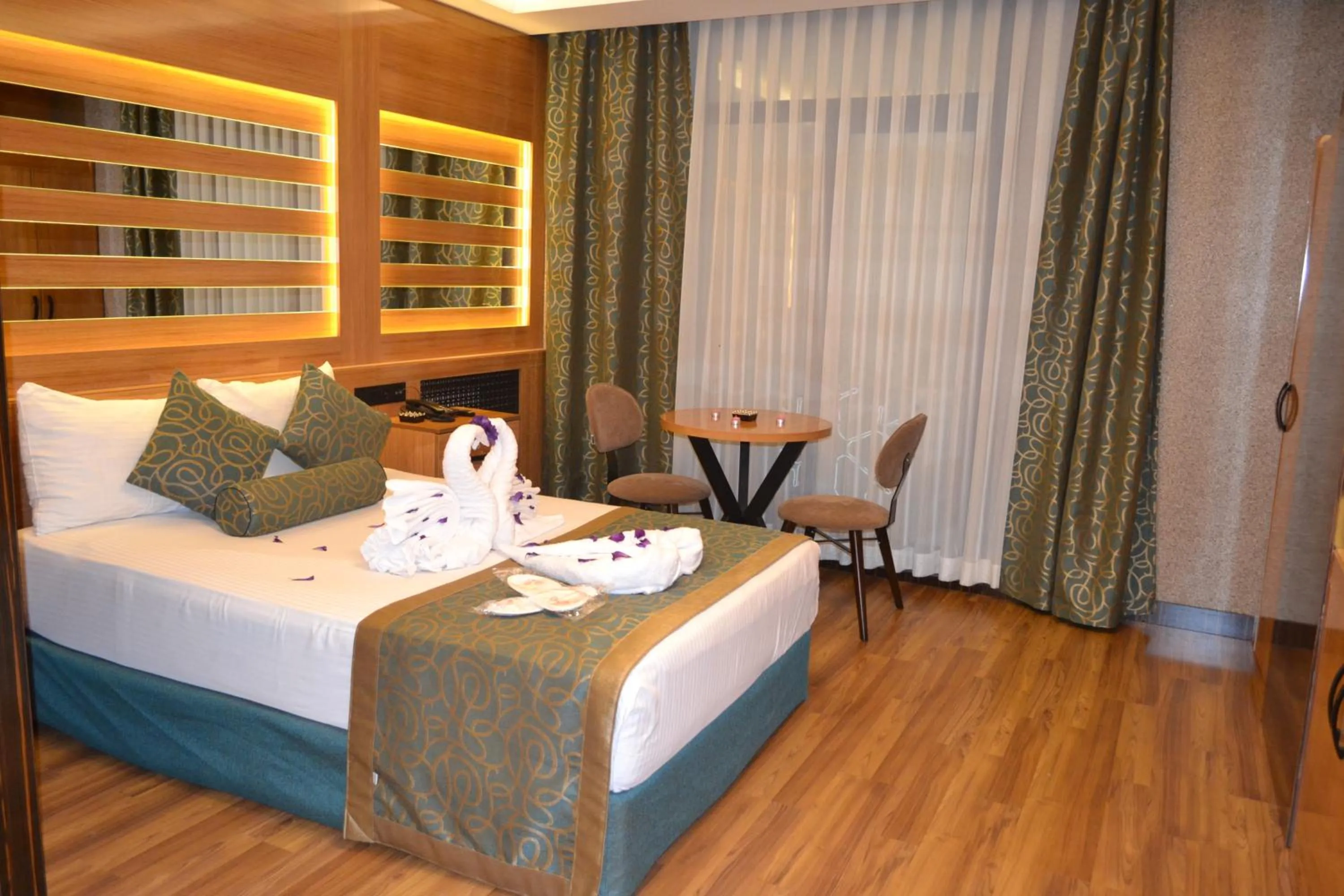Photo of the whole room, Bed in Gumus Palace Suites