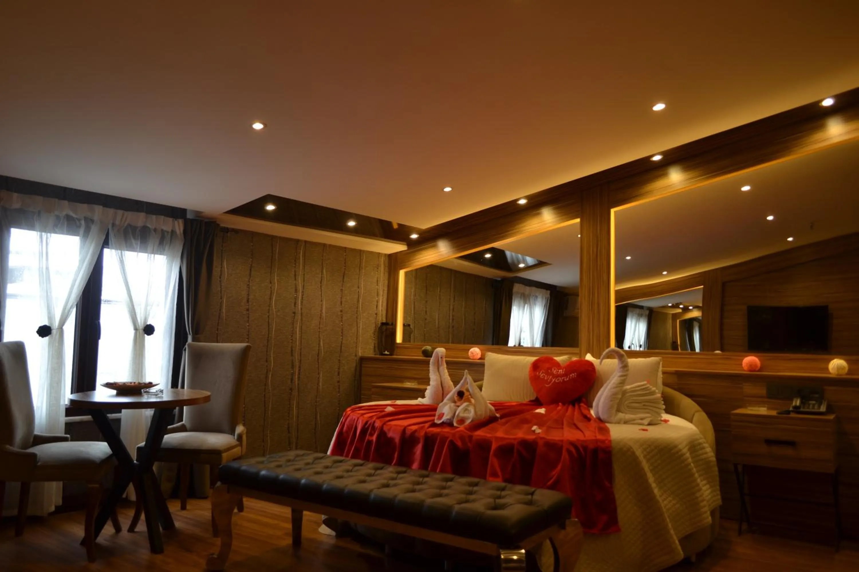 Living room, Bed in Gumus Palace Suites