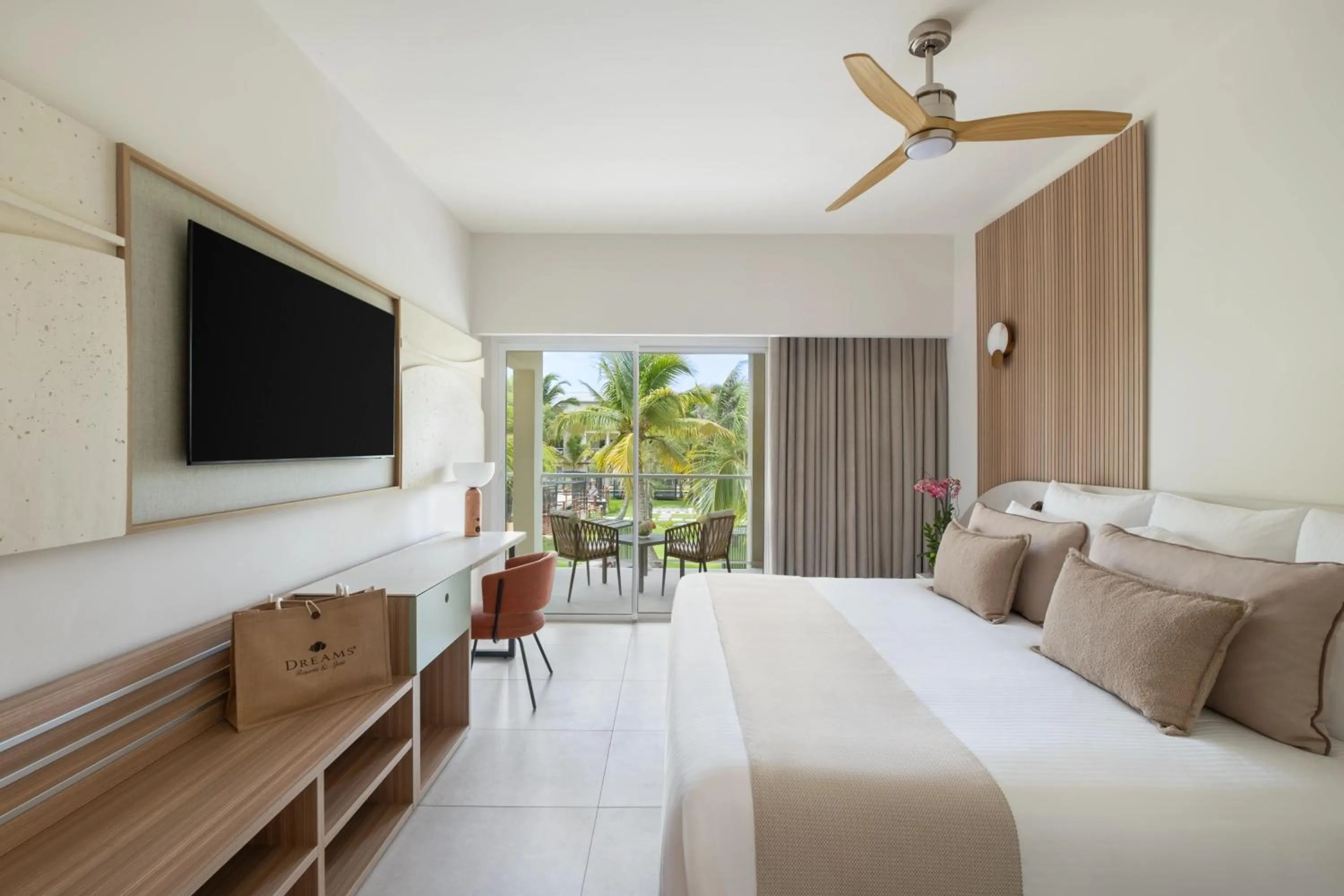 Bed in Dreams Royal Beach Punta Cana - All Inclusive