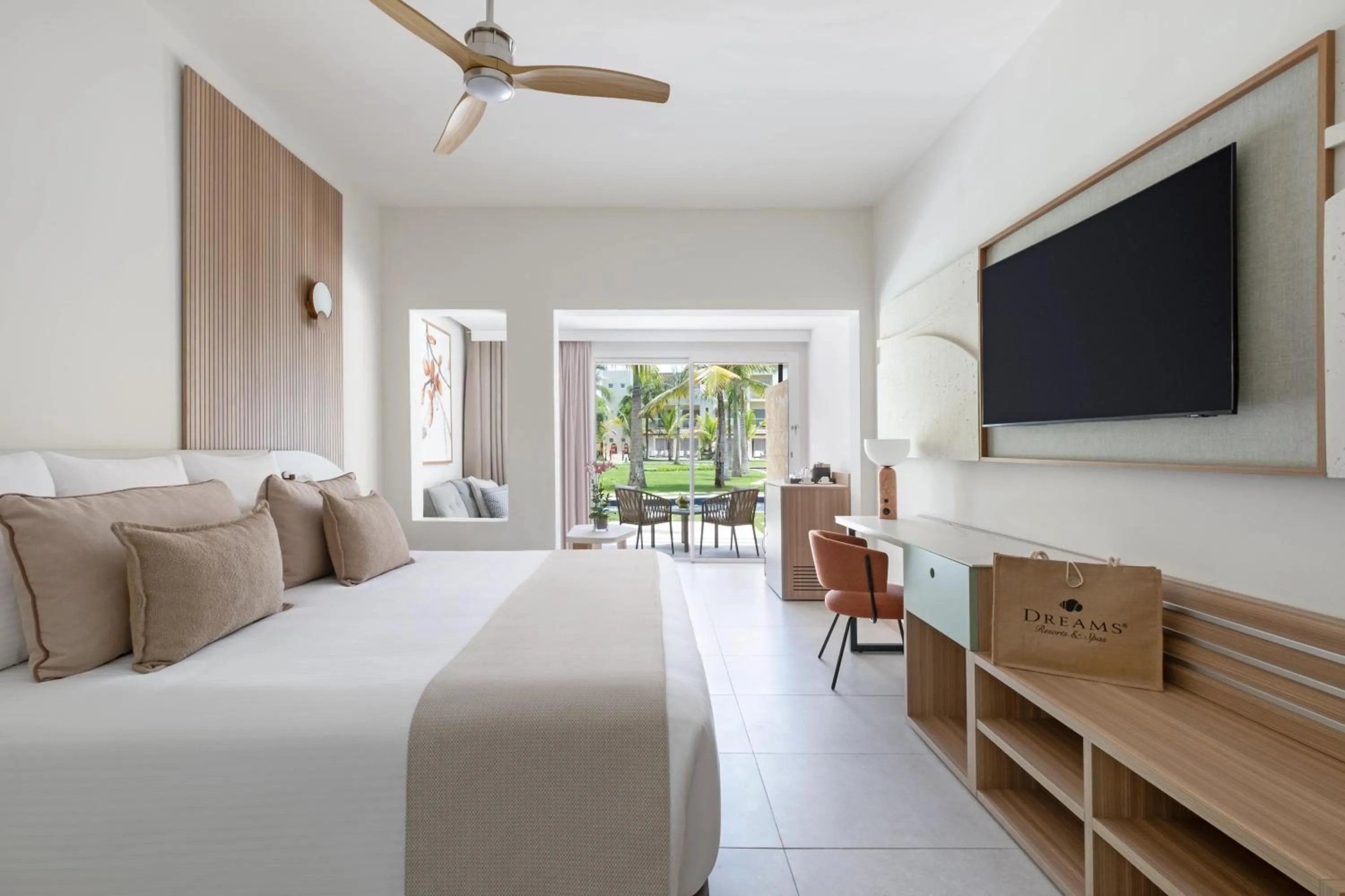 Bed in Dreams Royal Beach Punta Cana - All Inclusive