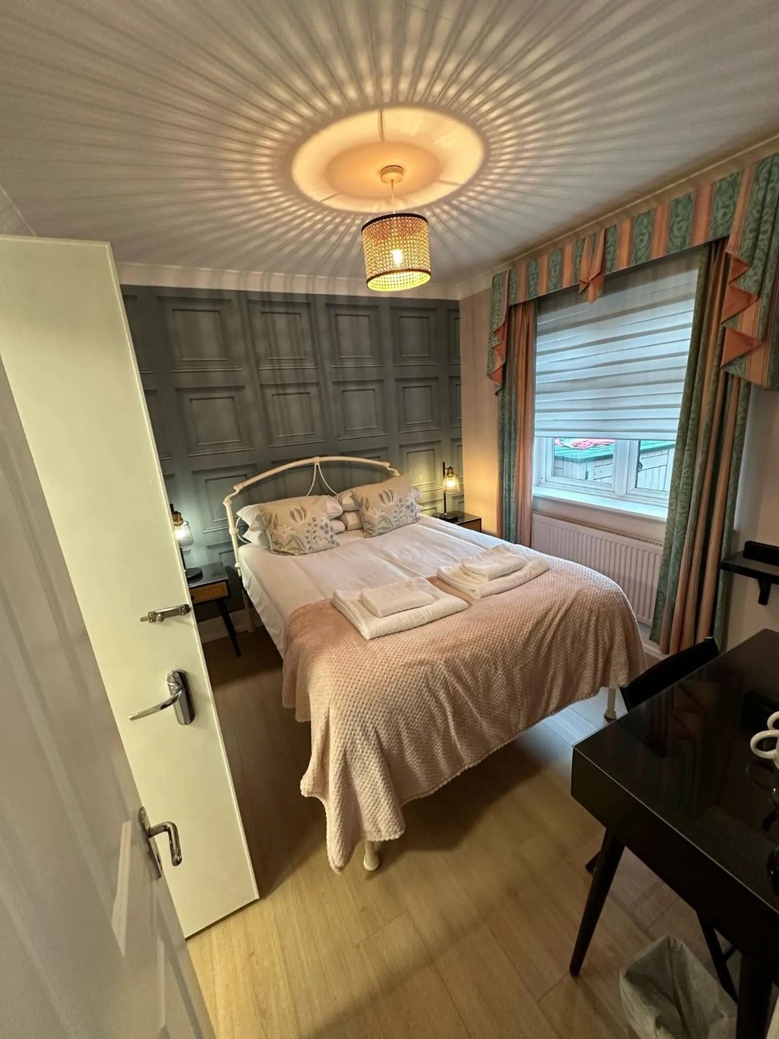 Bed in The Cambridge Guest House by Tas