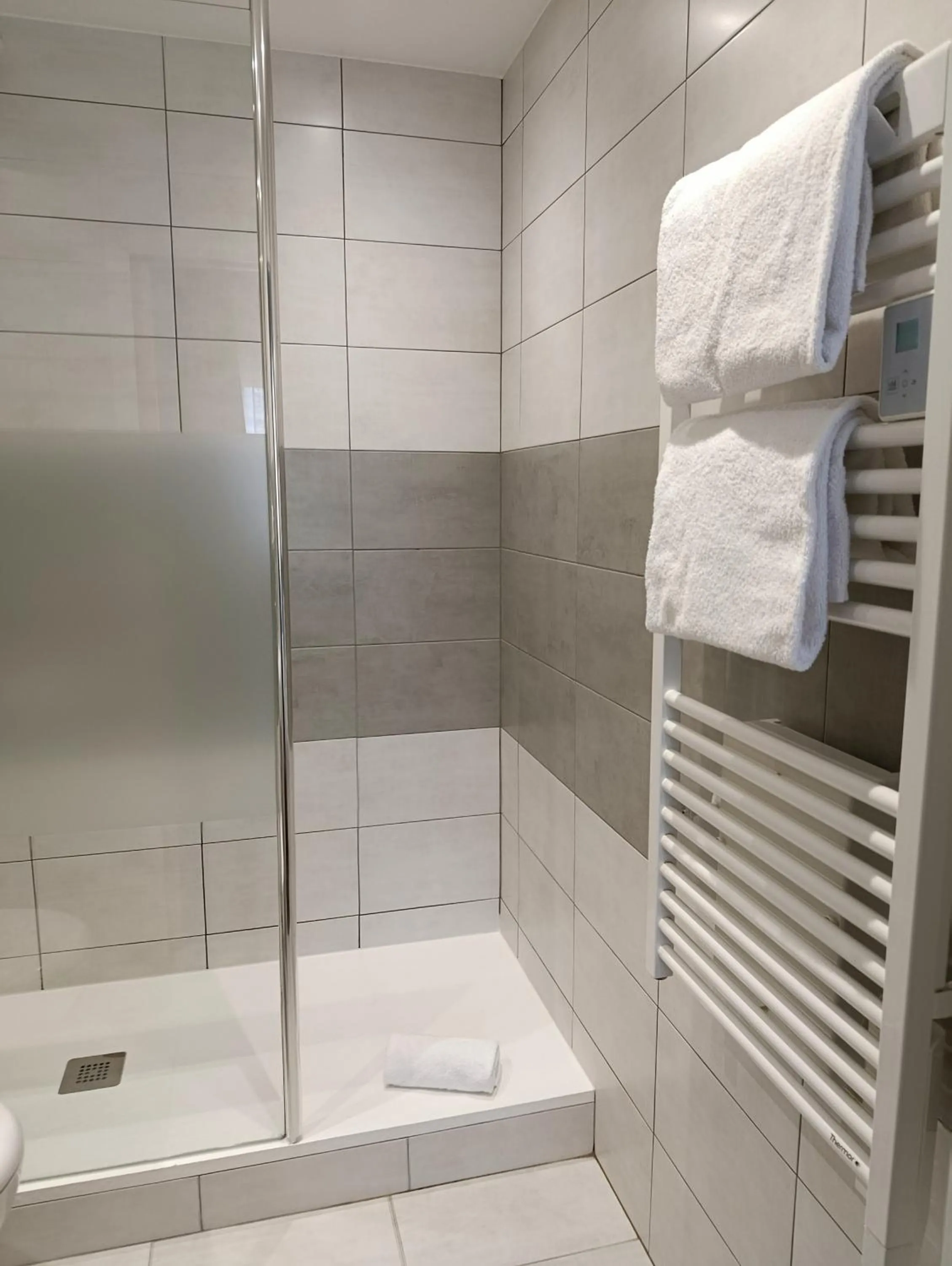 Shower in Kyriad Limoges Sud - Feytiat