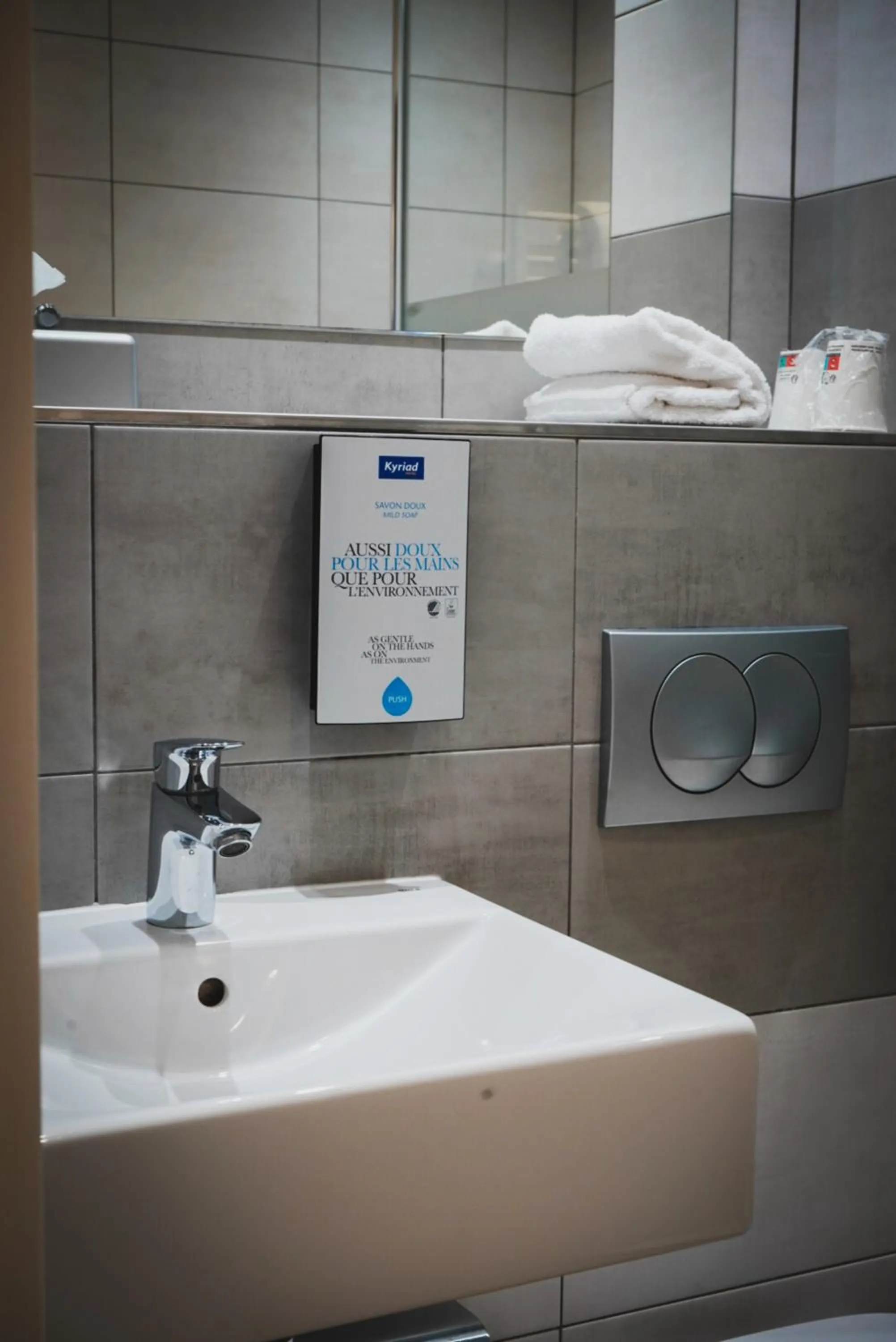 Shower in Kyriad Limoges Sud - Feytiat