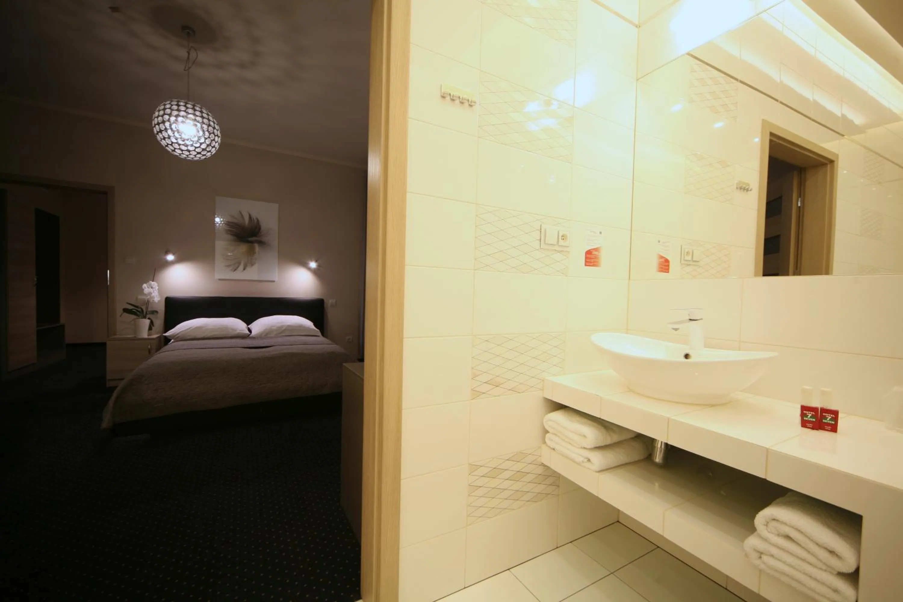 Toilet, Bed in Hotel Seven 7