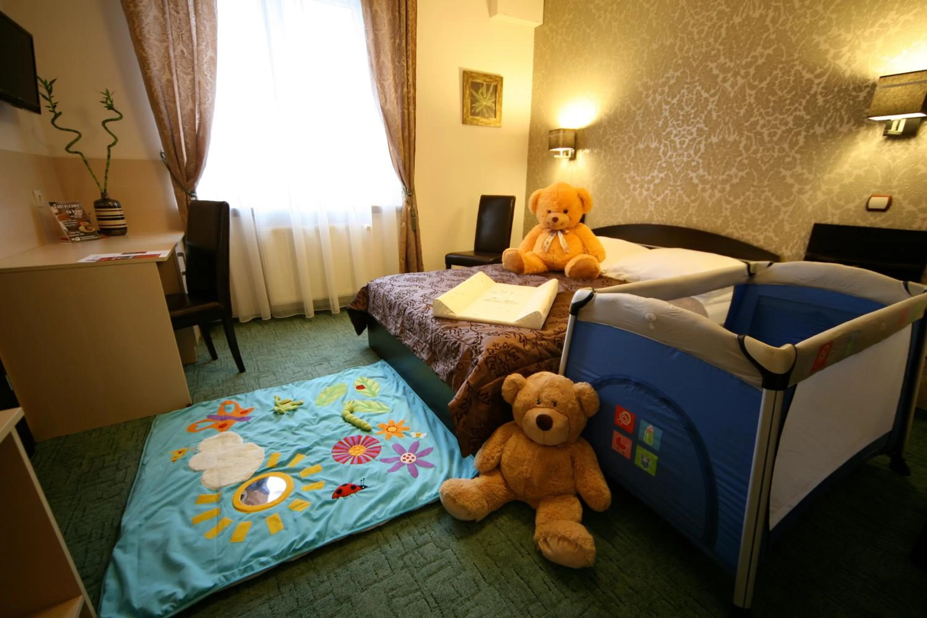 Photo of the whole room, Bed in Hotel Seven 7