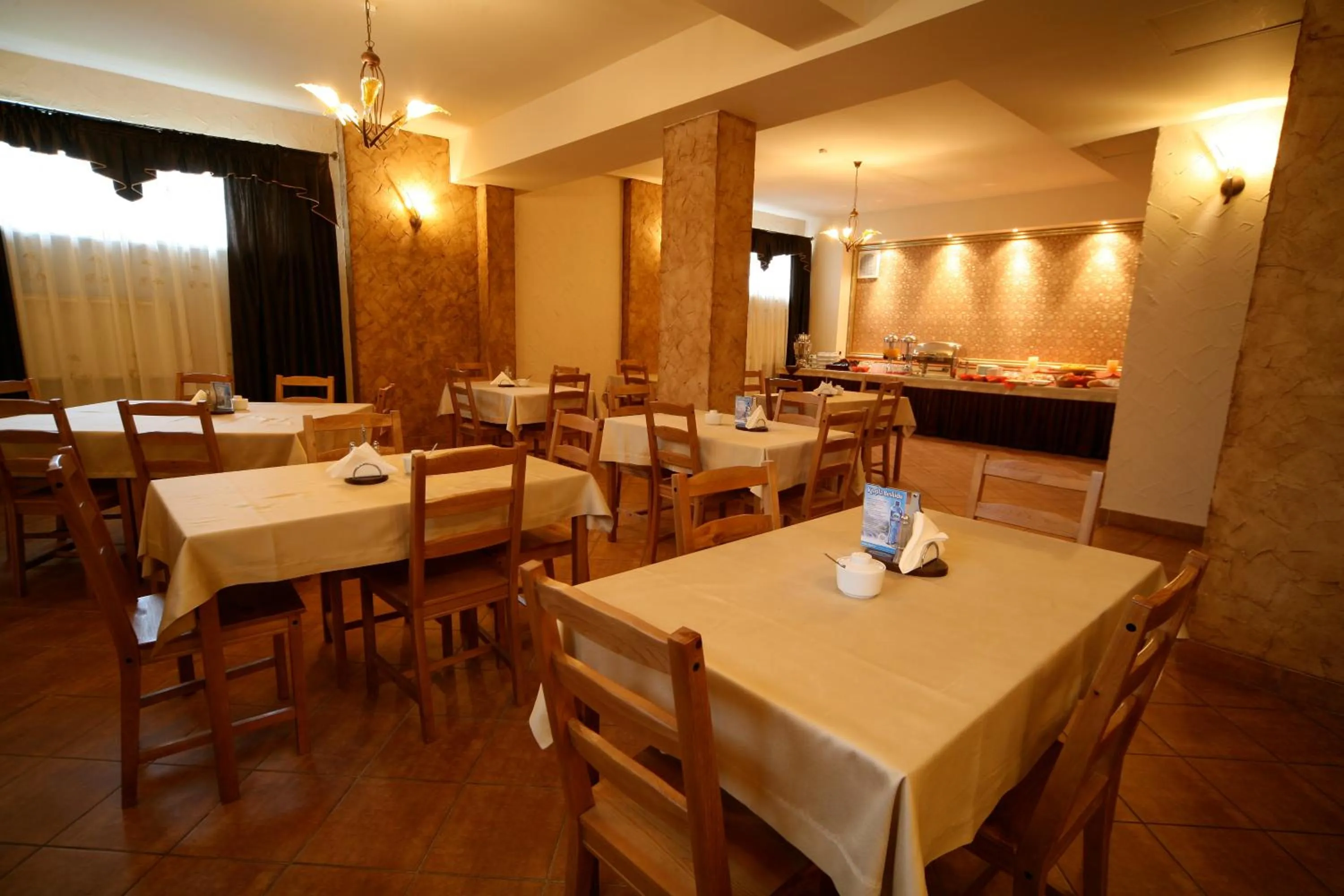 Restaurant/places to eat in Hotel Seven 7