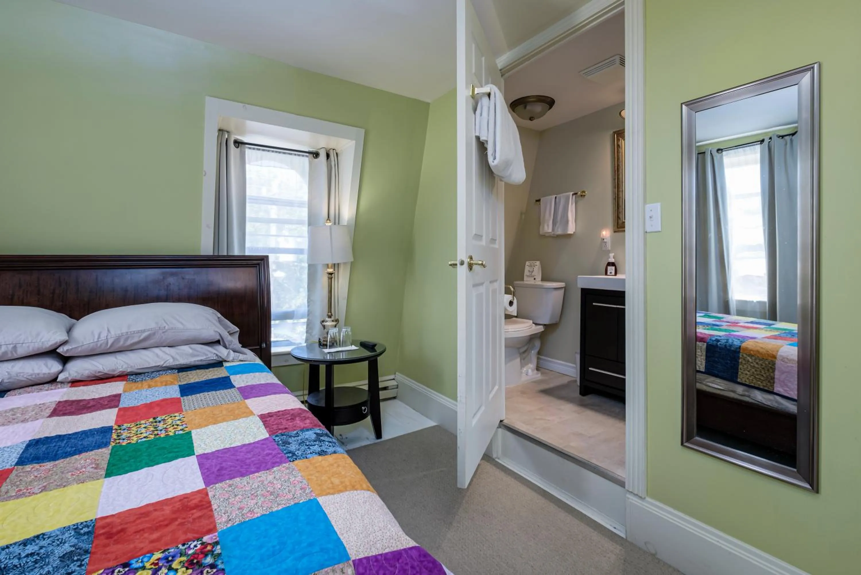 Bed in The Elizabeth Manor Guesthouse