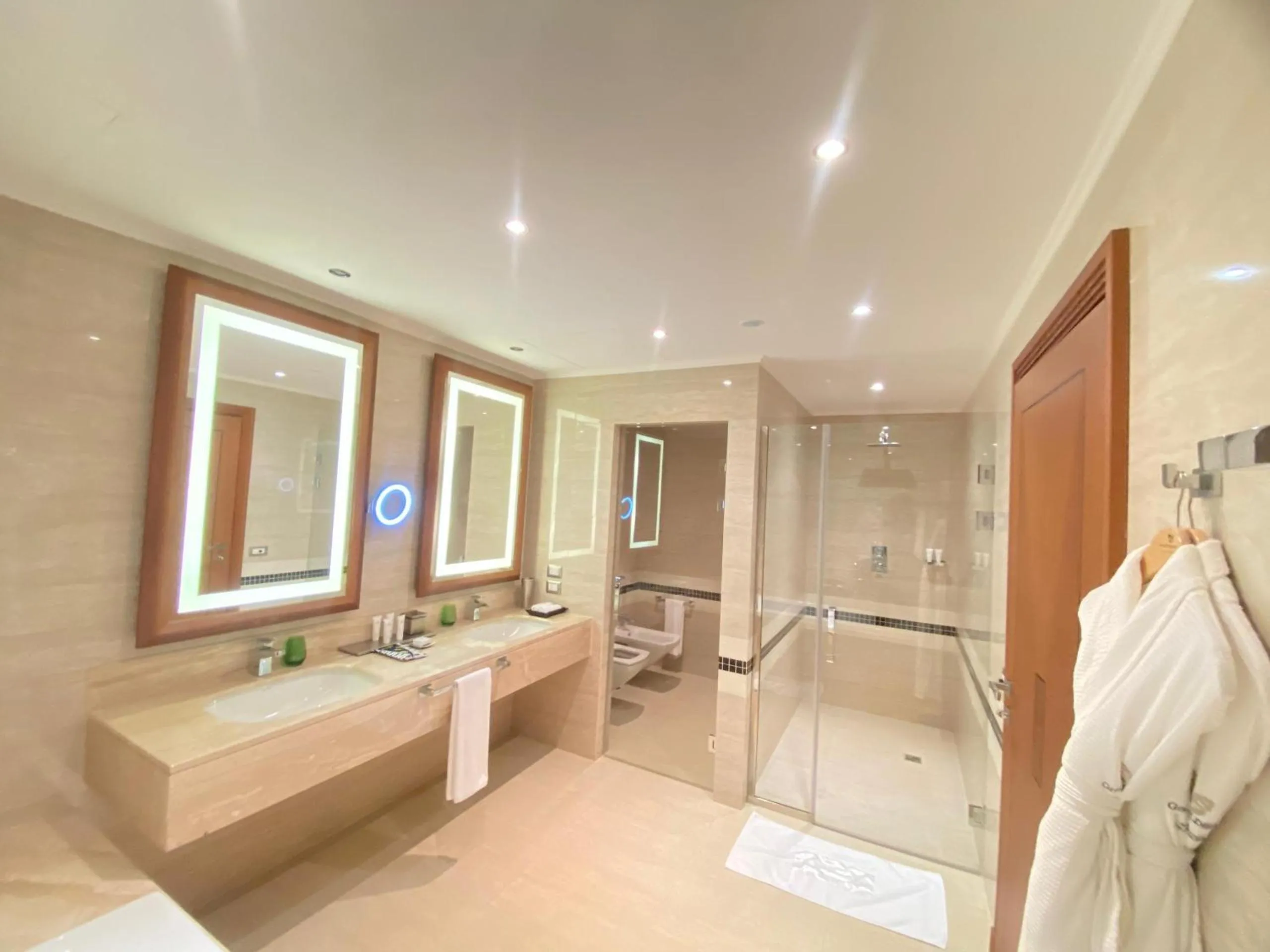 Shower in Grand Hotel Djibloho