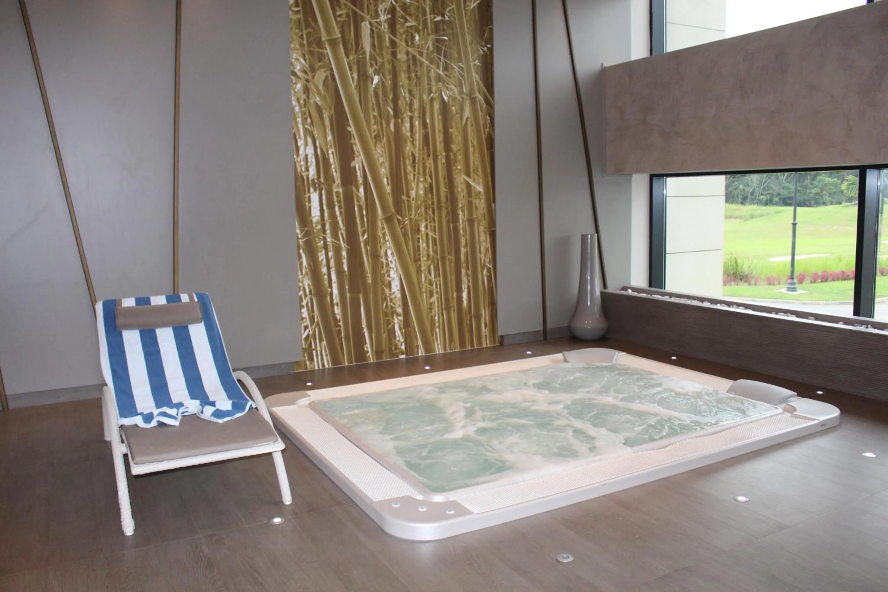 Hot Tub, Bed in Grand Hotel Djibloho