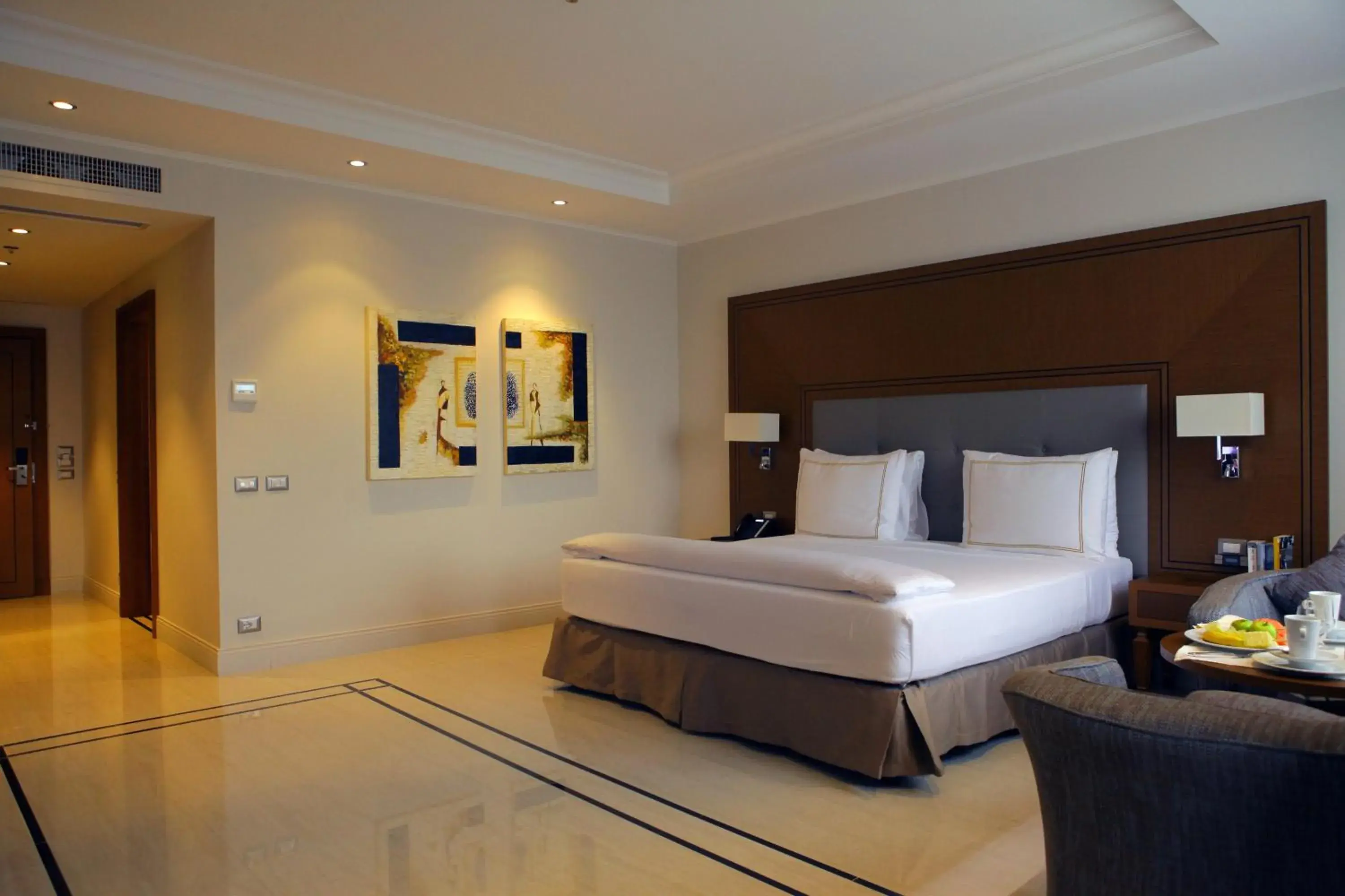 Superior King Room in Grand Hotel Djibloho Superior King Room in Grand Hotel Djibloho