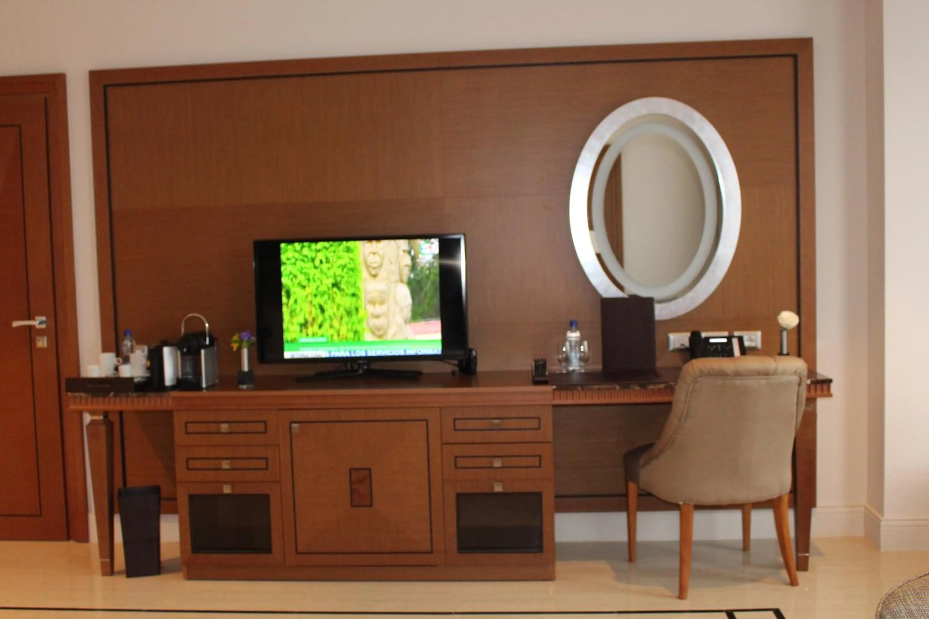 TV and multimedia in Grand Hotel Djibloho