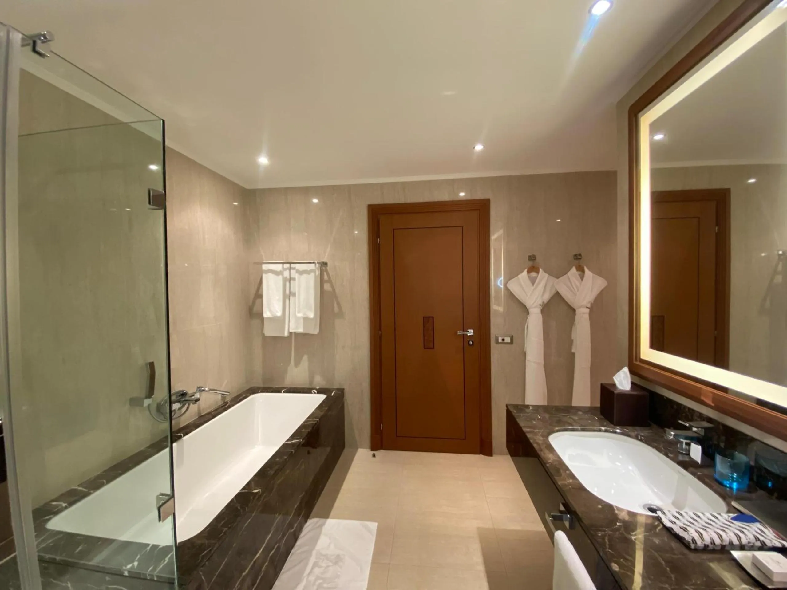 Hot Tub in Grand Hotel Djibloho