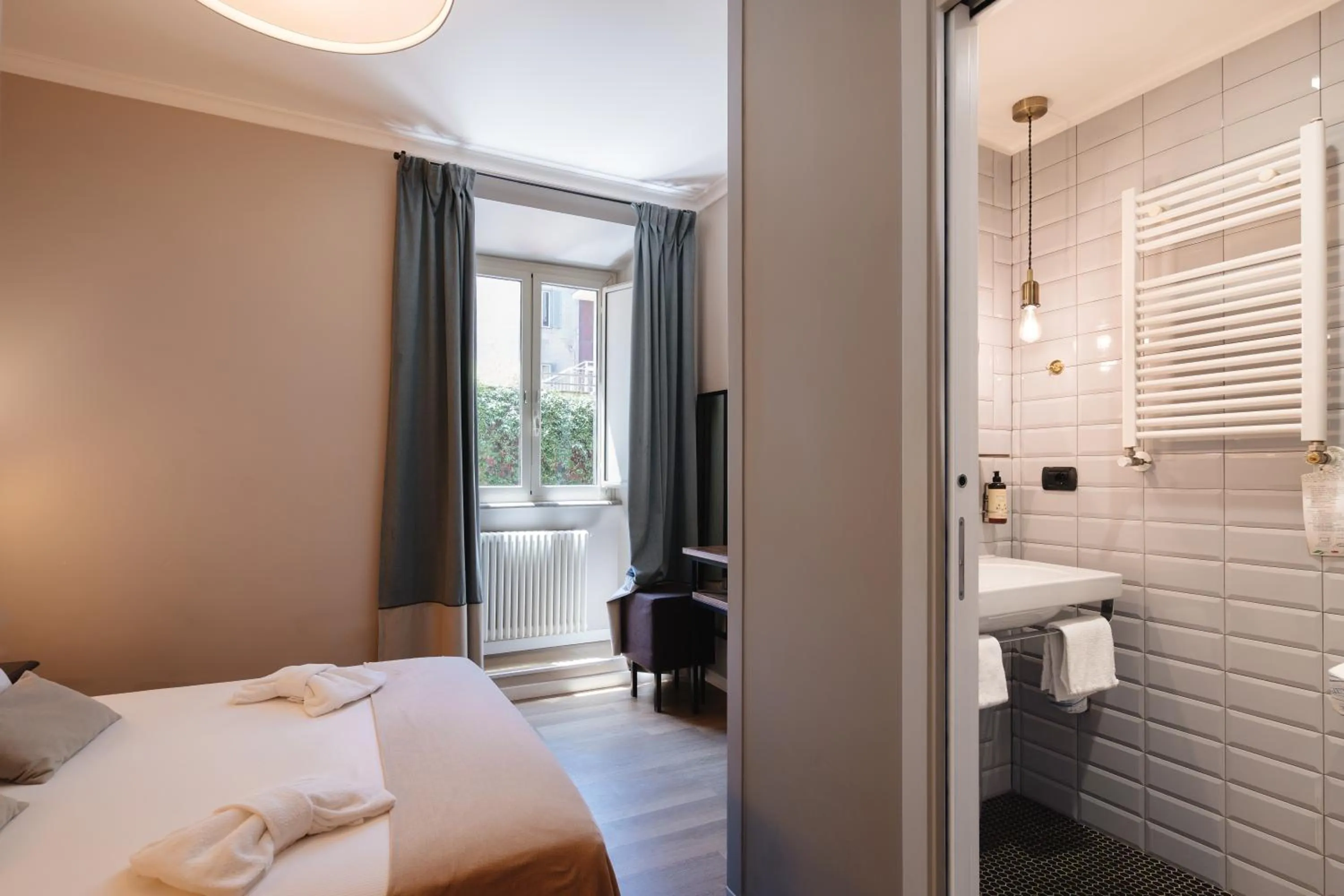 Bathroom, Bed in Deseo Home