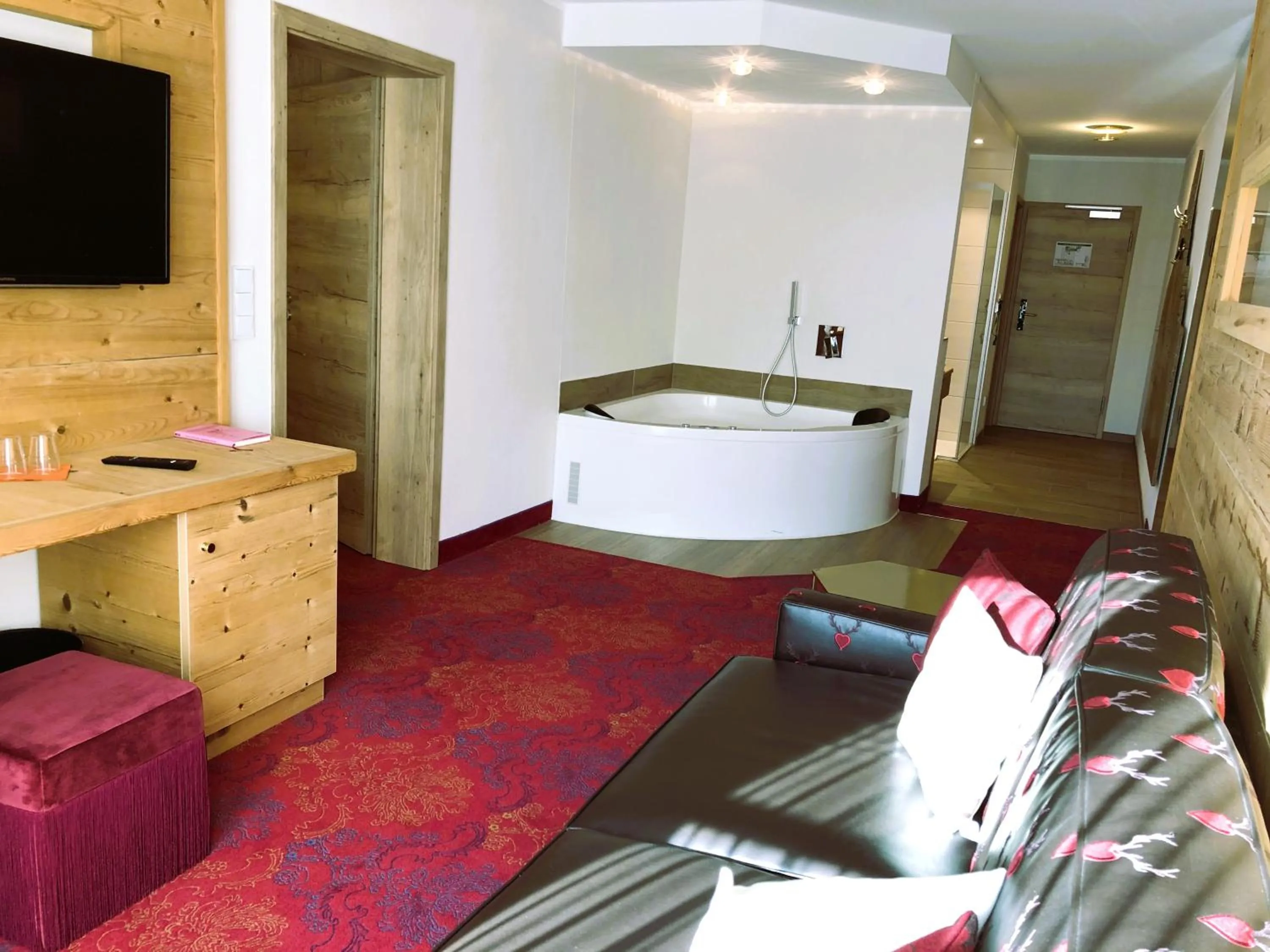 Bath, Bed in Hotel Wurzer