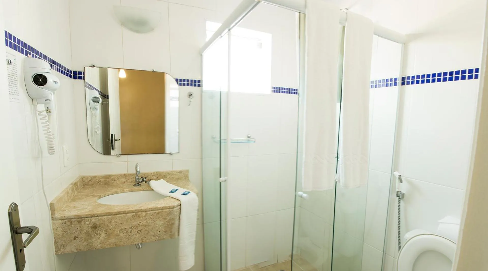 Bathroom in Hotel do Sol Executive