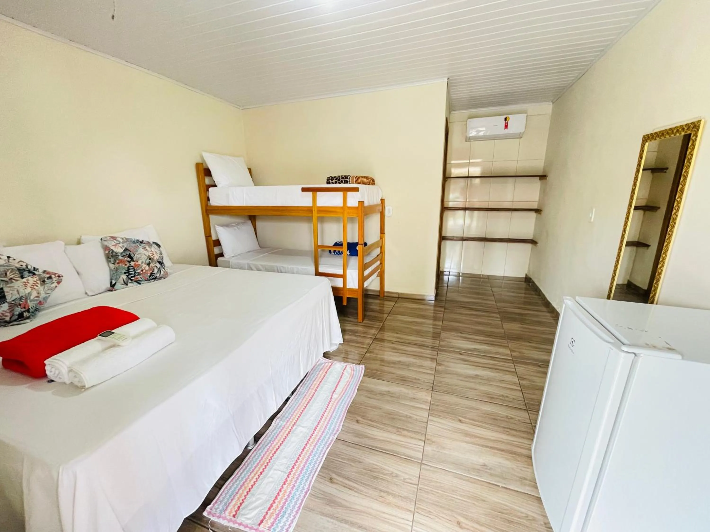 Photo of the whole room, Bed in Pousada Aquarela