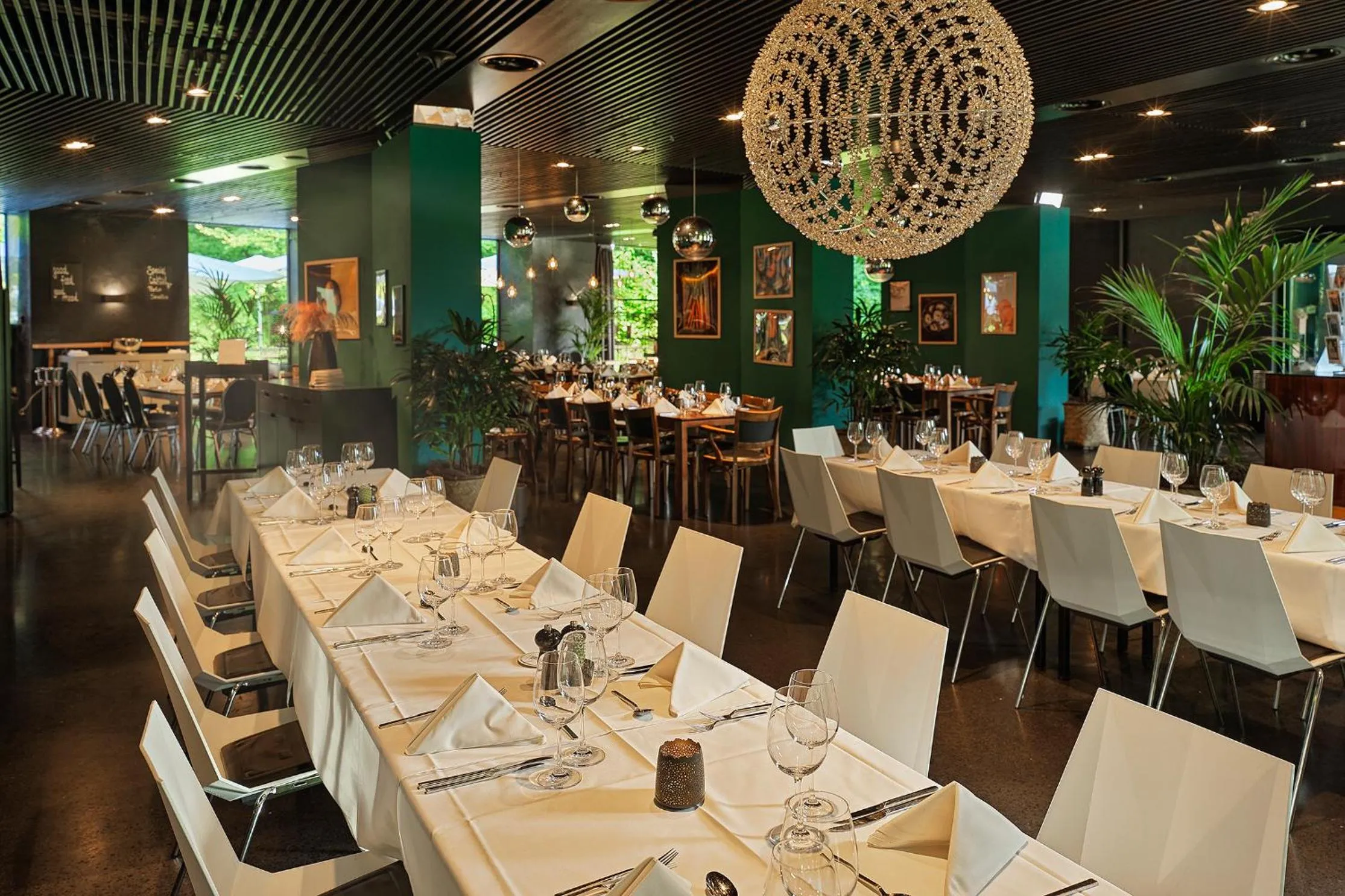 Restaurant/places to eat in City Garden Hotel