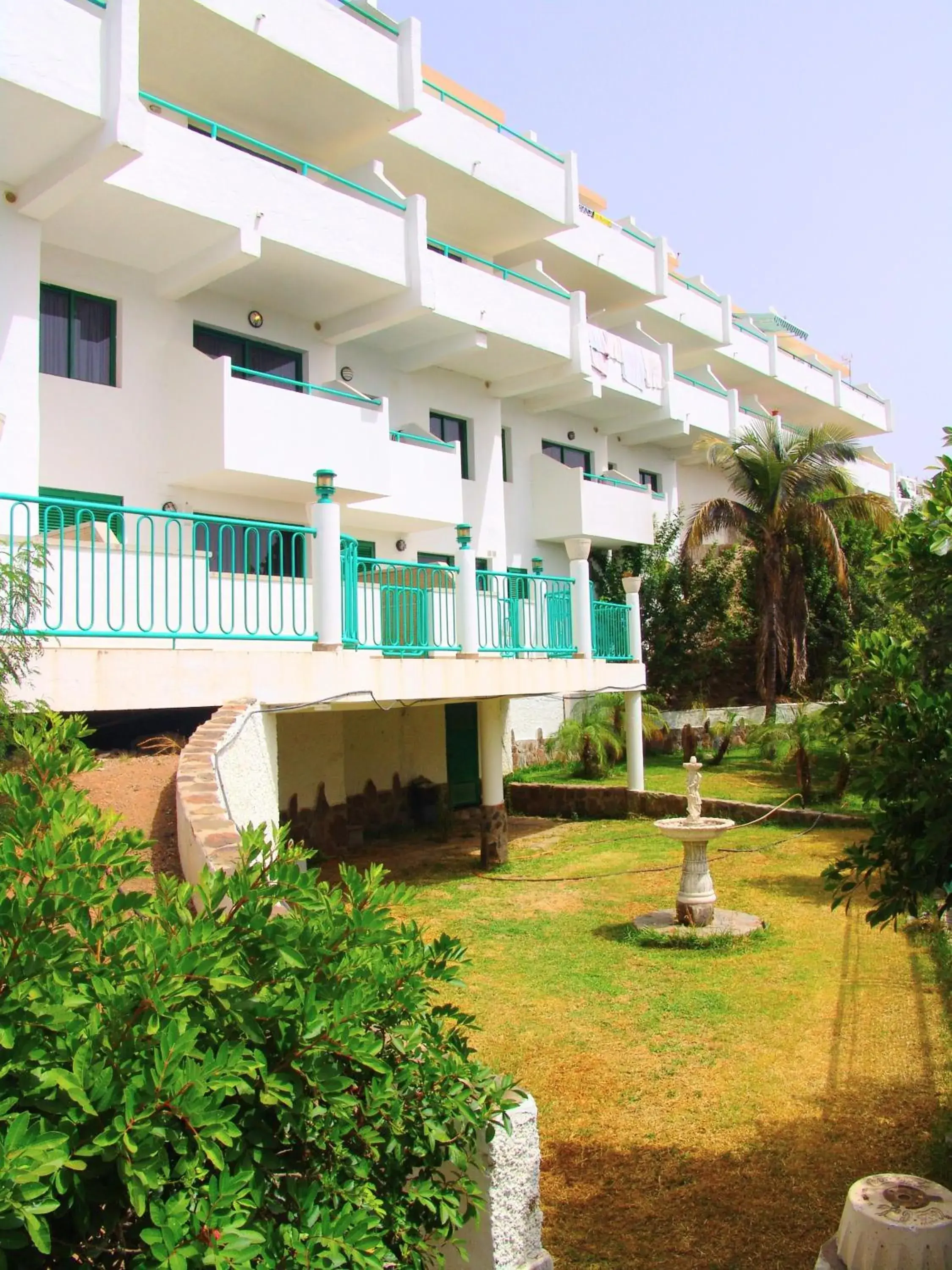 Property building in Apartamentos Monteparaiso Property building in Apartamentos Monteparaiso