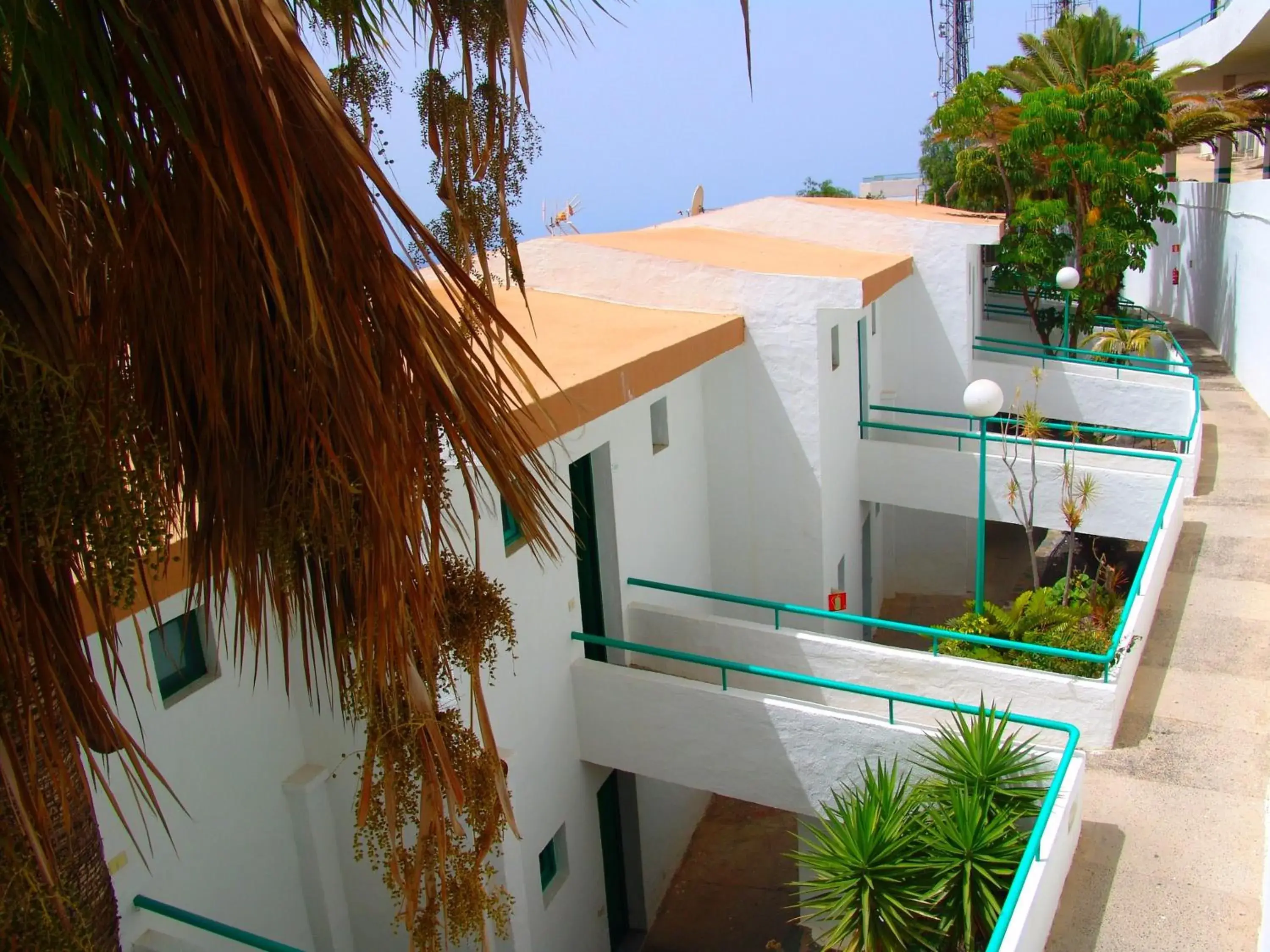 Property building in Apartamentos Monteparaiso Property building in Apartamentos Monteparaiso