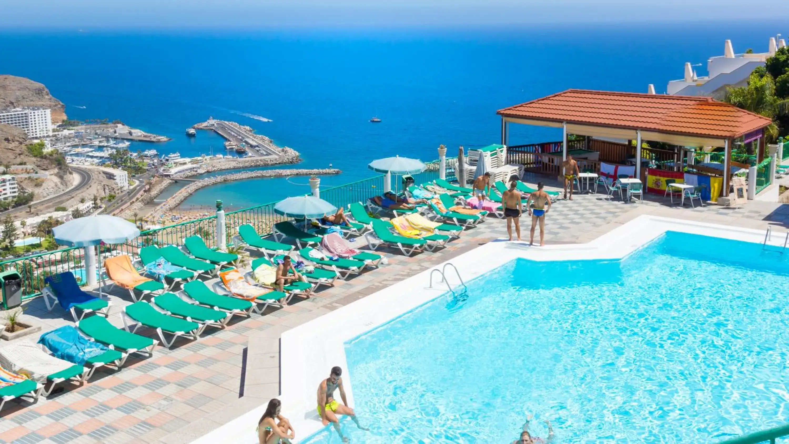 Pool view in Apartamentos Monteparaiso Pool view in Apartamentos Monteparaiso