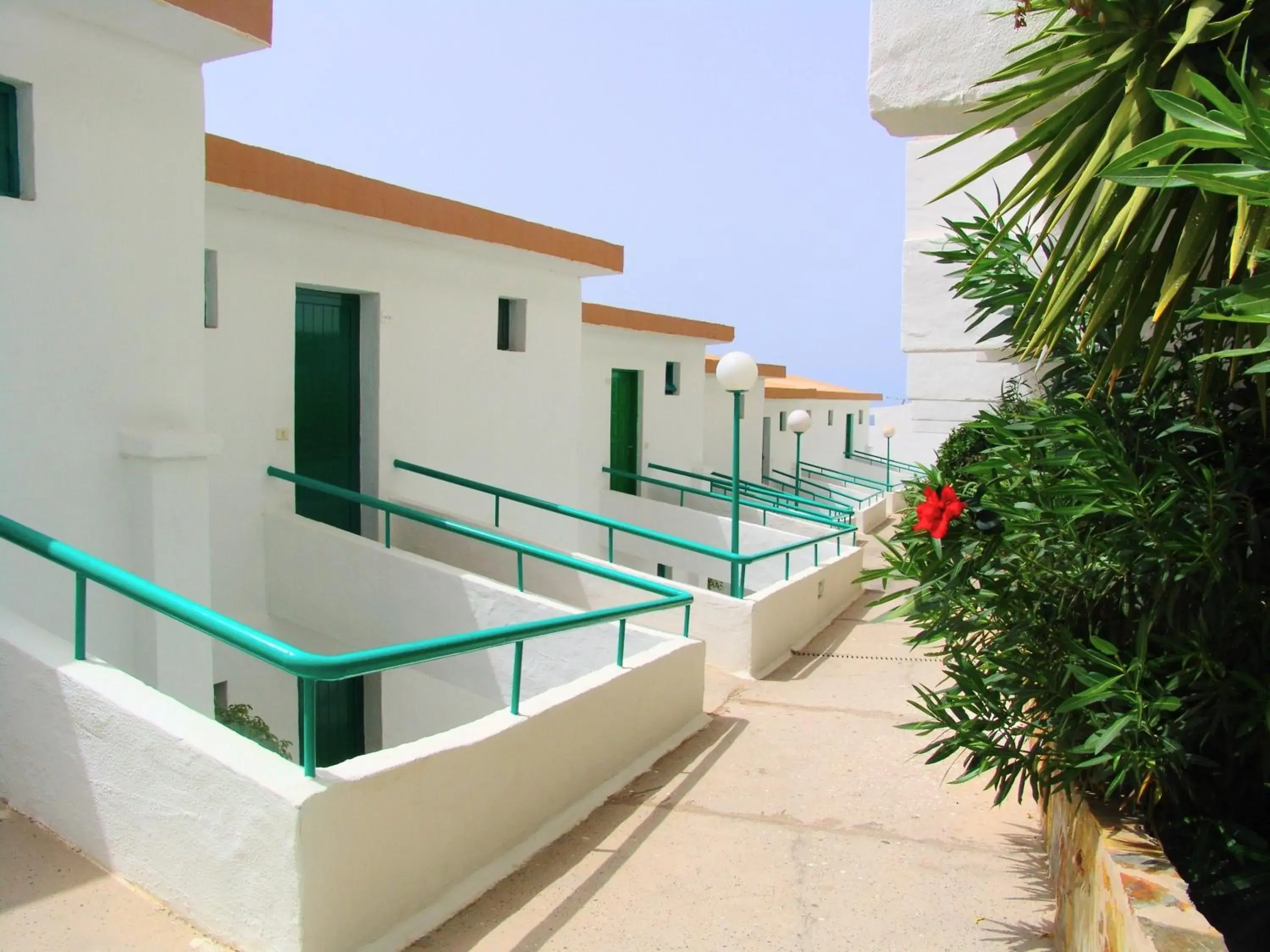 Property building in Apartamentos Monteparaiso Property building in Apartamentos Monteparaiso