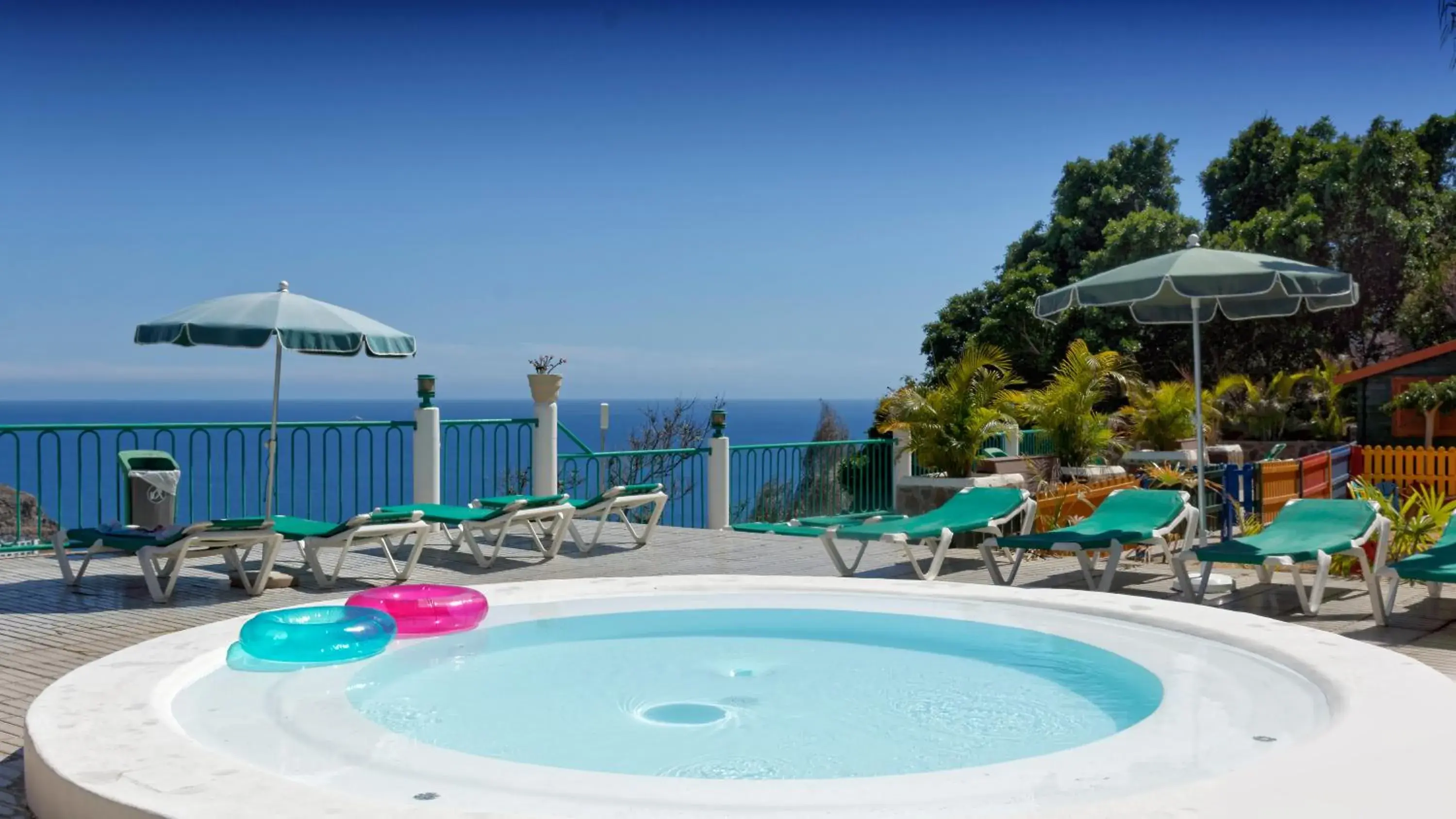 Pool view in Apartamentos Monteparaiso Pool view in Apartamentos Monteparaiso