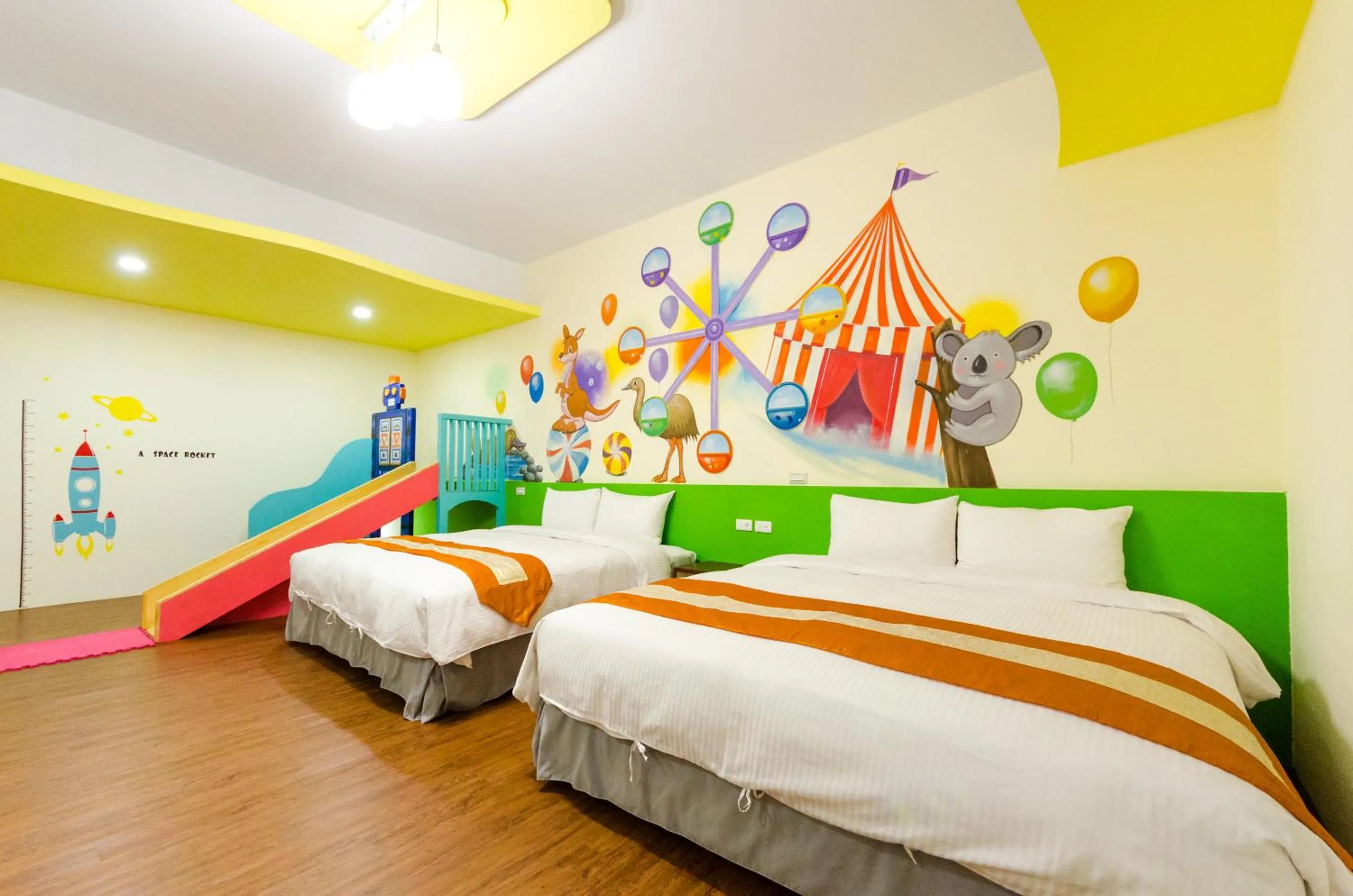 Bed in Kenting Aqual Inn