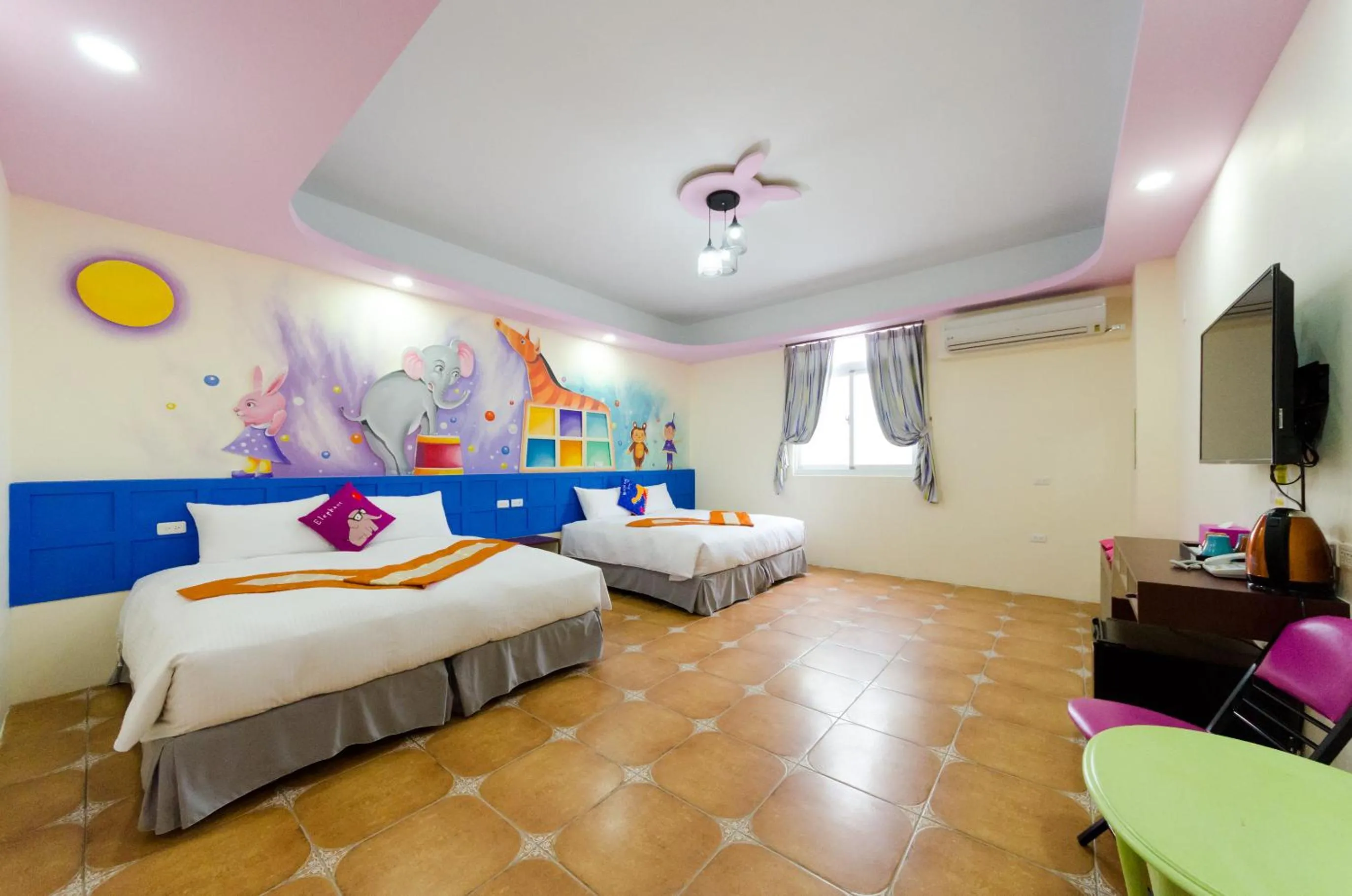 Bed in Kenting Aqual Inn
