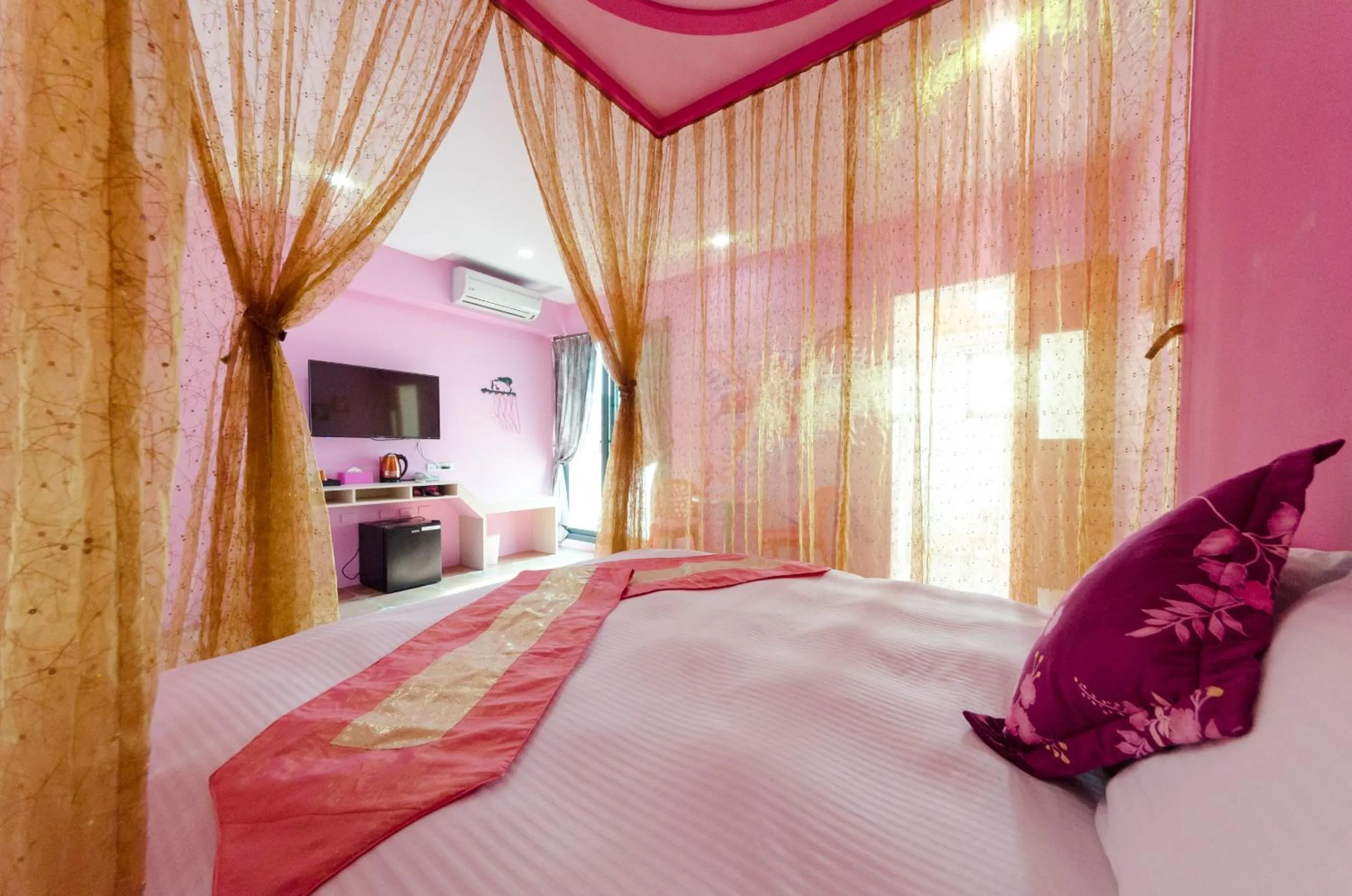 Bed in Kenting Aqual Inn