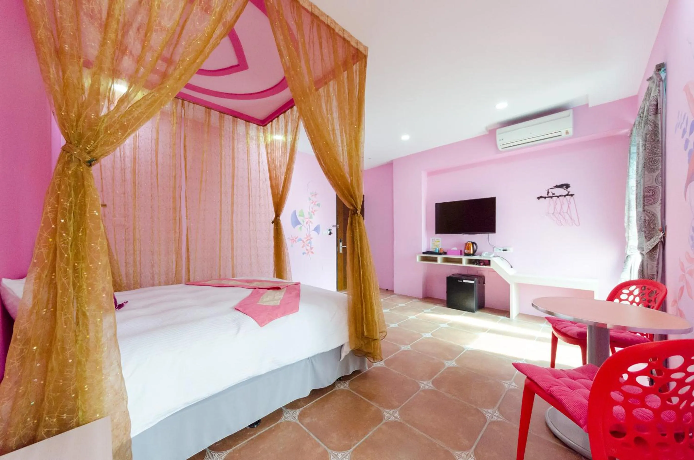 Bed in Kenting Aqual Inn