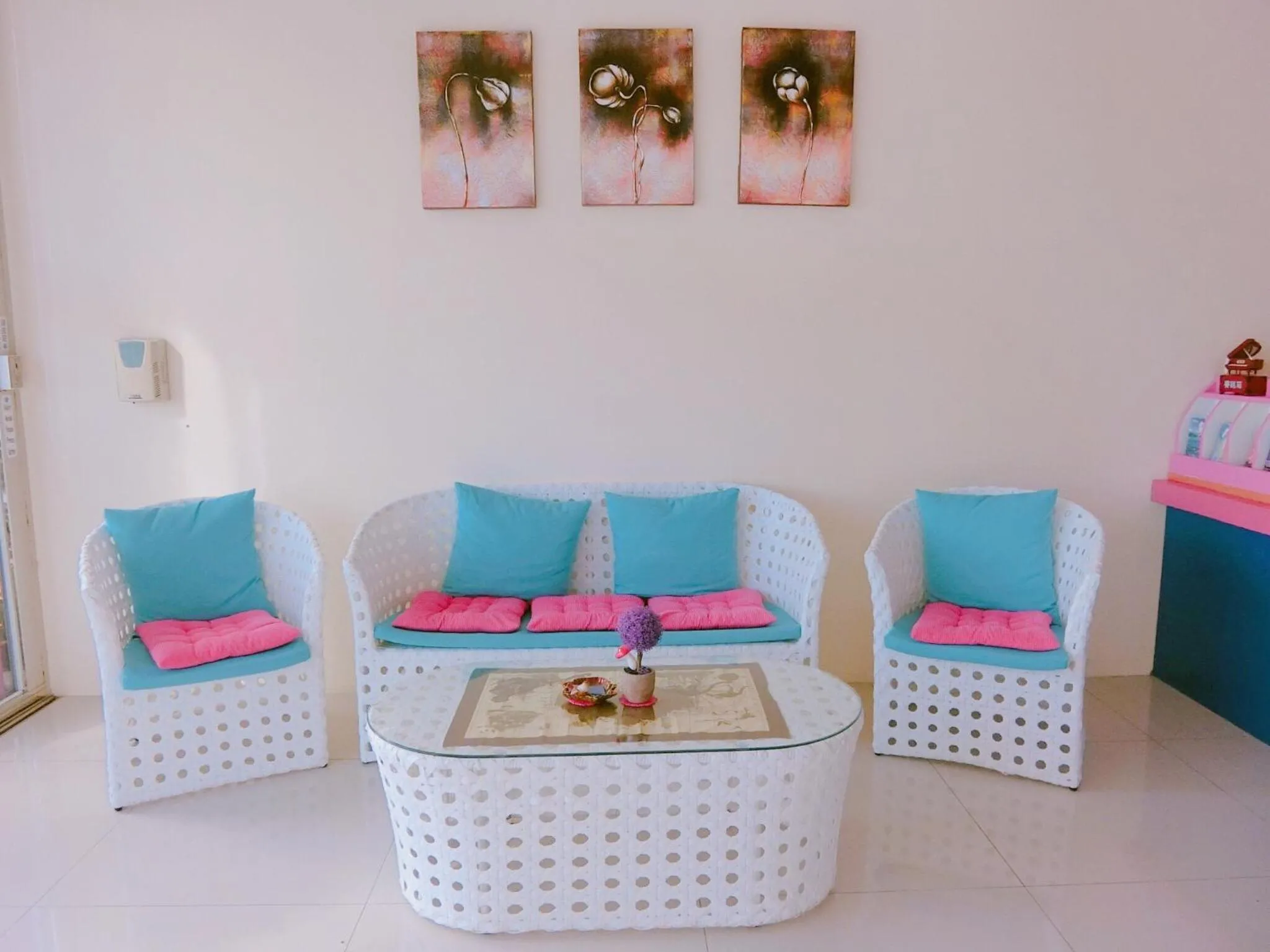 Communal lounge/ TV room in Kenting Aqual Inn